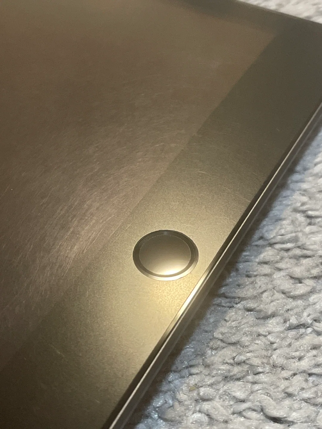 Apple iPad 9th Gen 265GB with Apple Pencil image indicator(10)