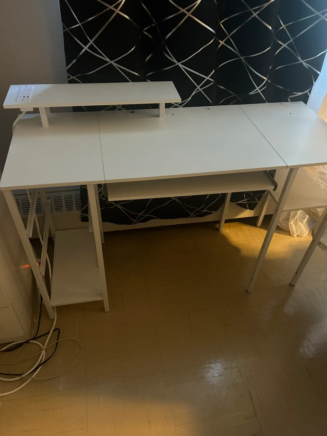 White Computer Desk with USB Ports image indicator(4)