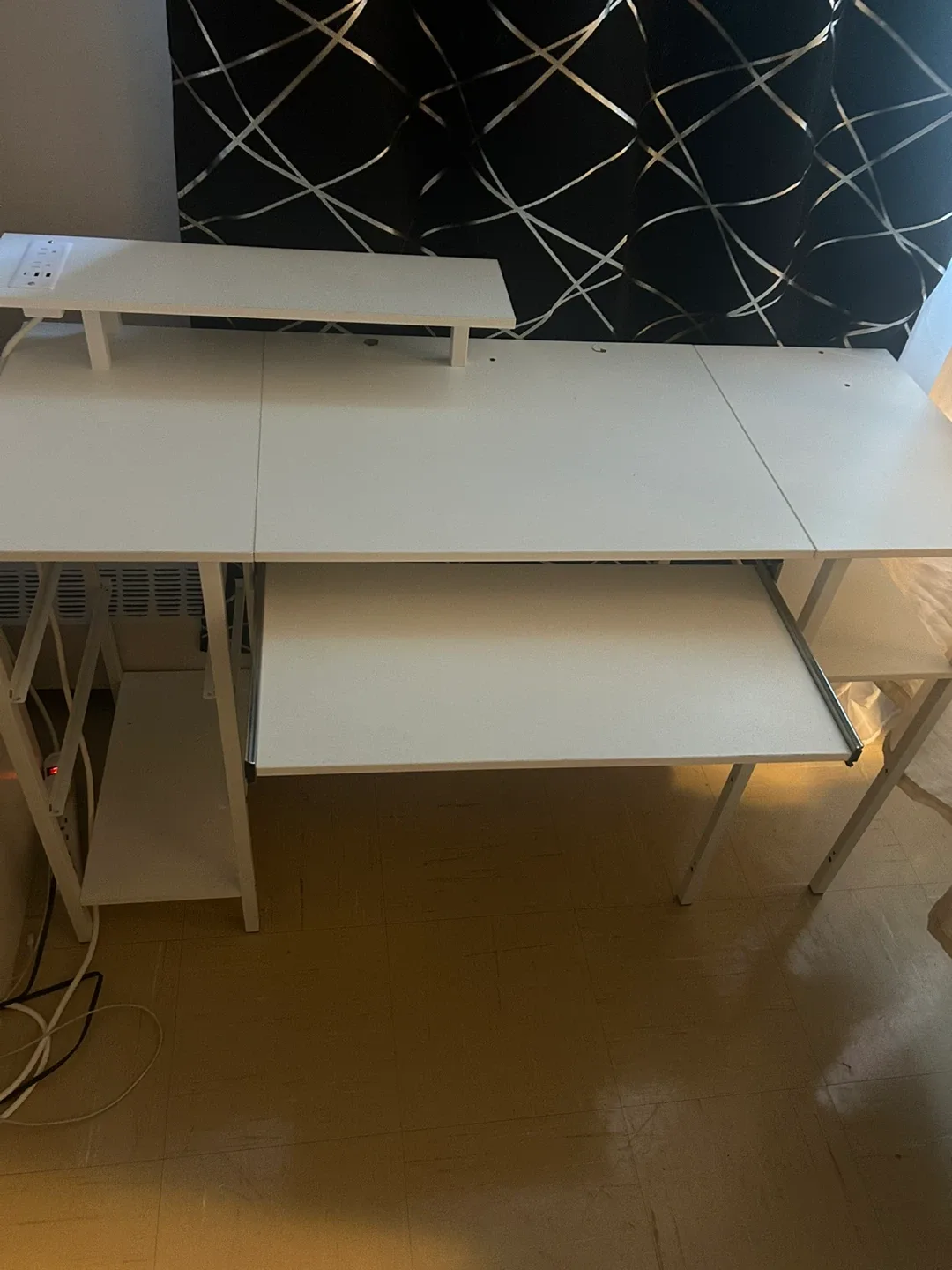 White Computer Desk with USB Ports image indicator(3)