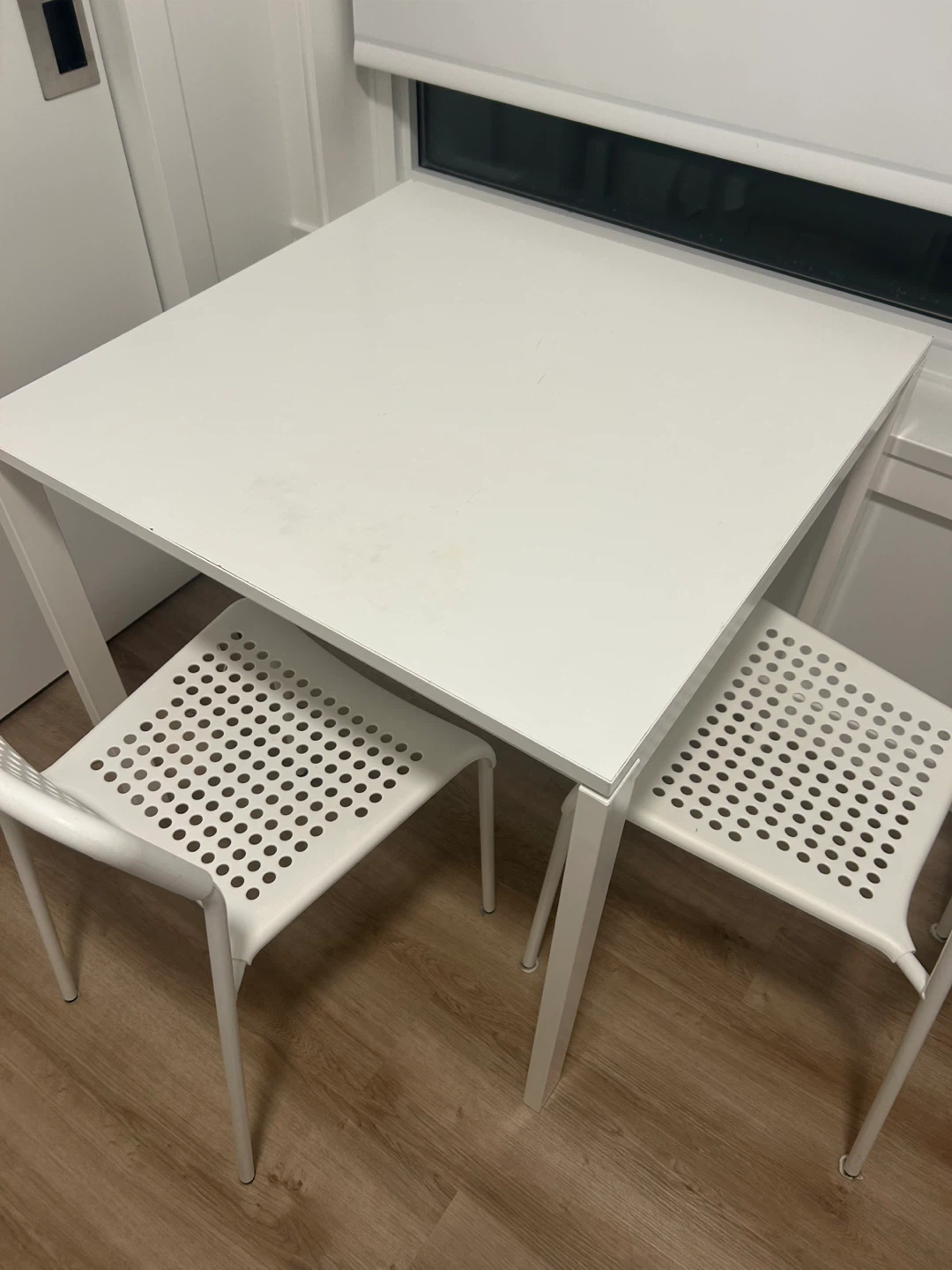 IKEA VIHALS White Table & 2 Chairs - photo 3