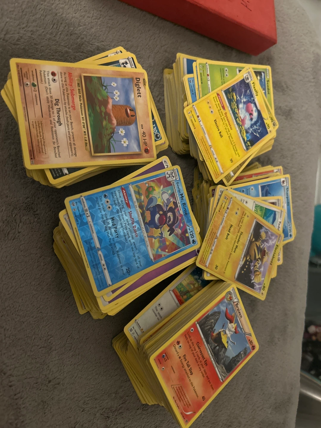 Mixed Lot of Pokémon Trading Cards