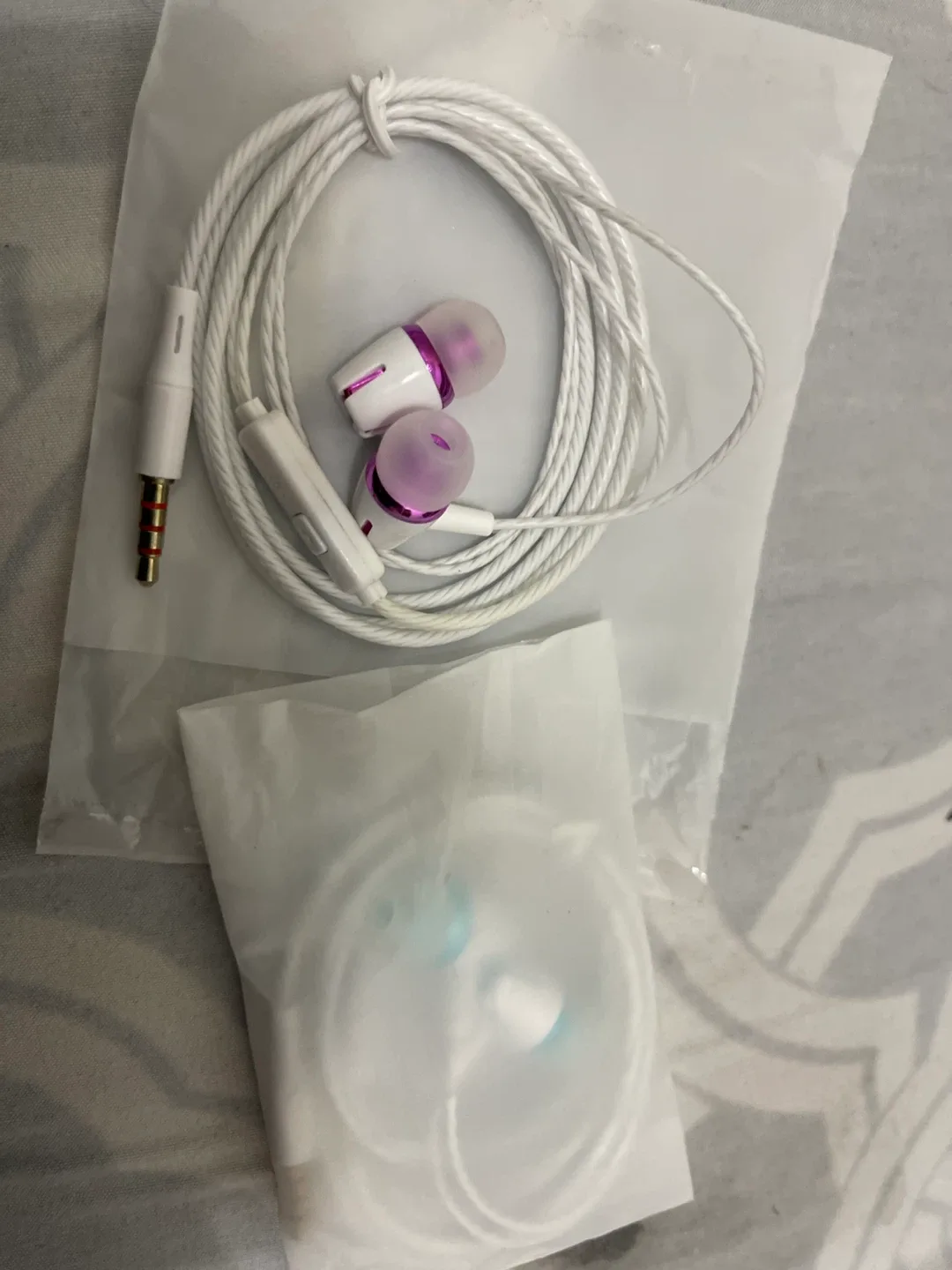 Blue  and pink Wired Earphones - New image indicator(2)