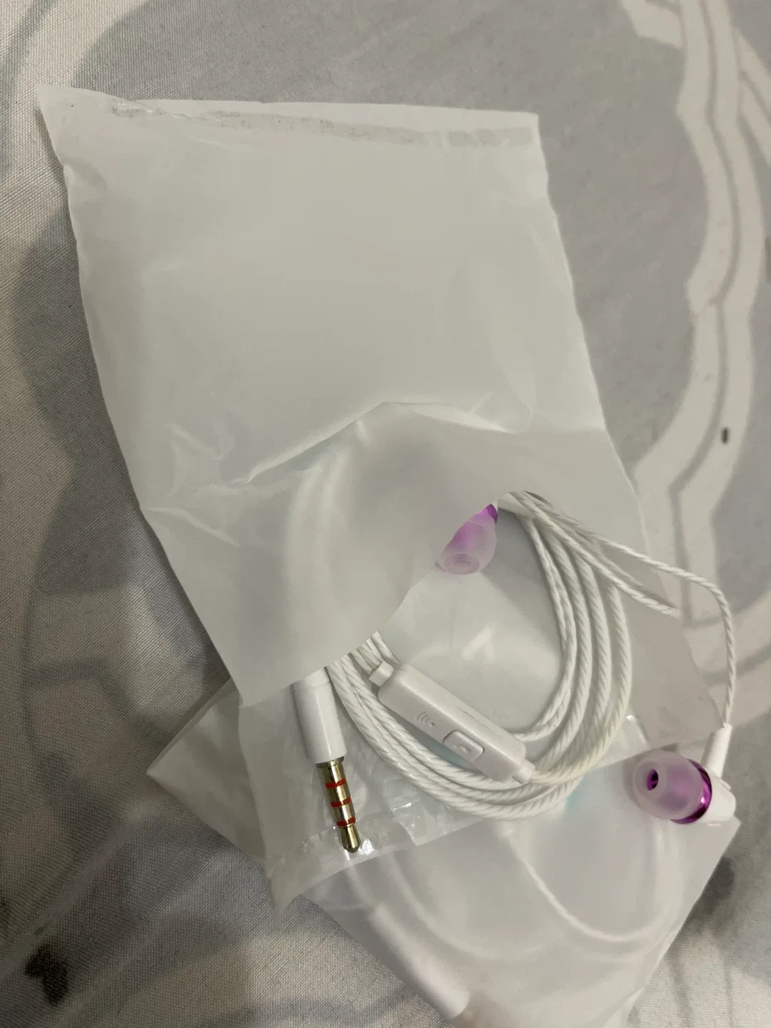 Blue  and pink Wired Earphones - New image indicator(3)