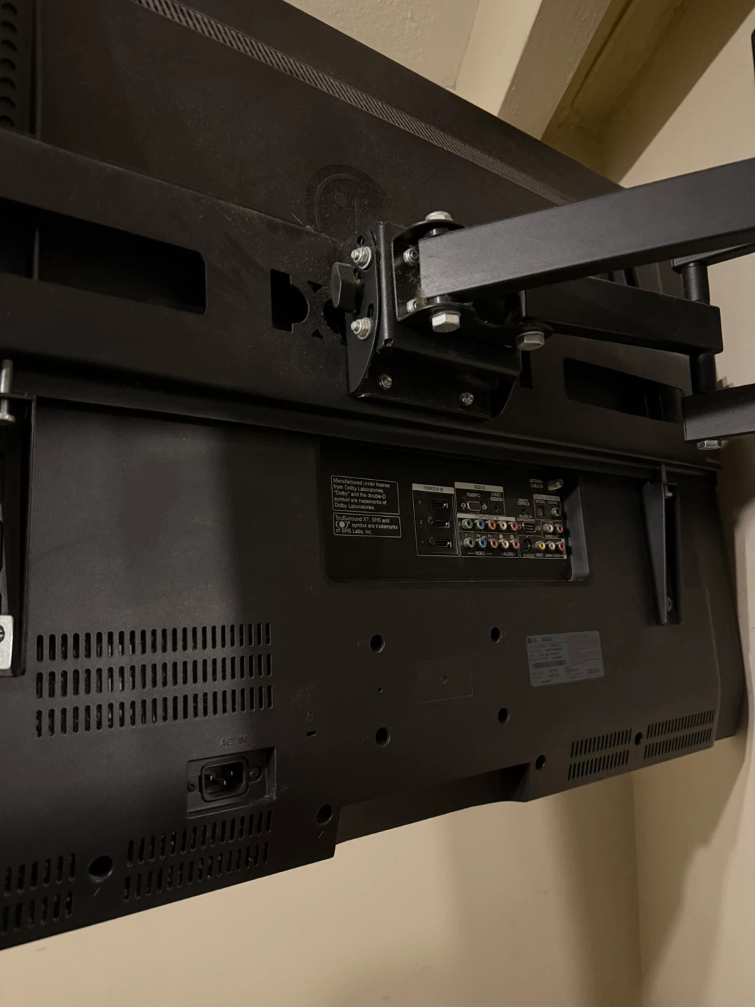 LG 42-inch LCD TV - photo 3