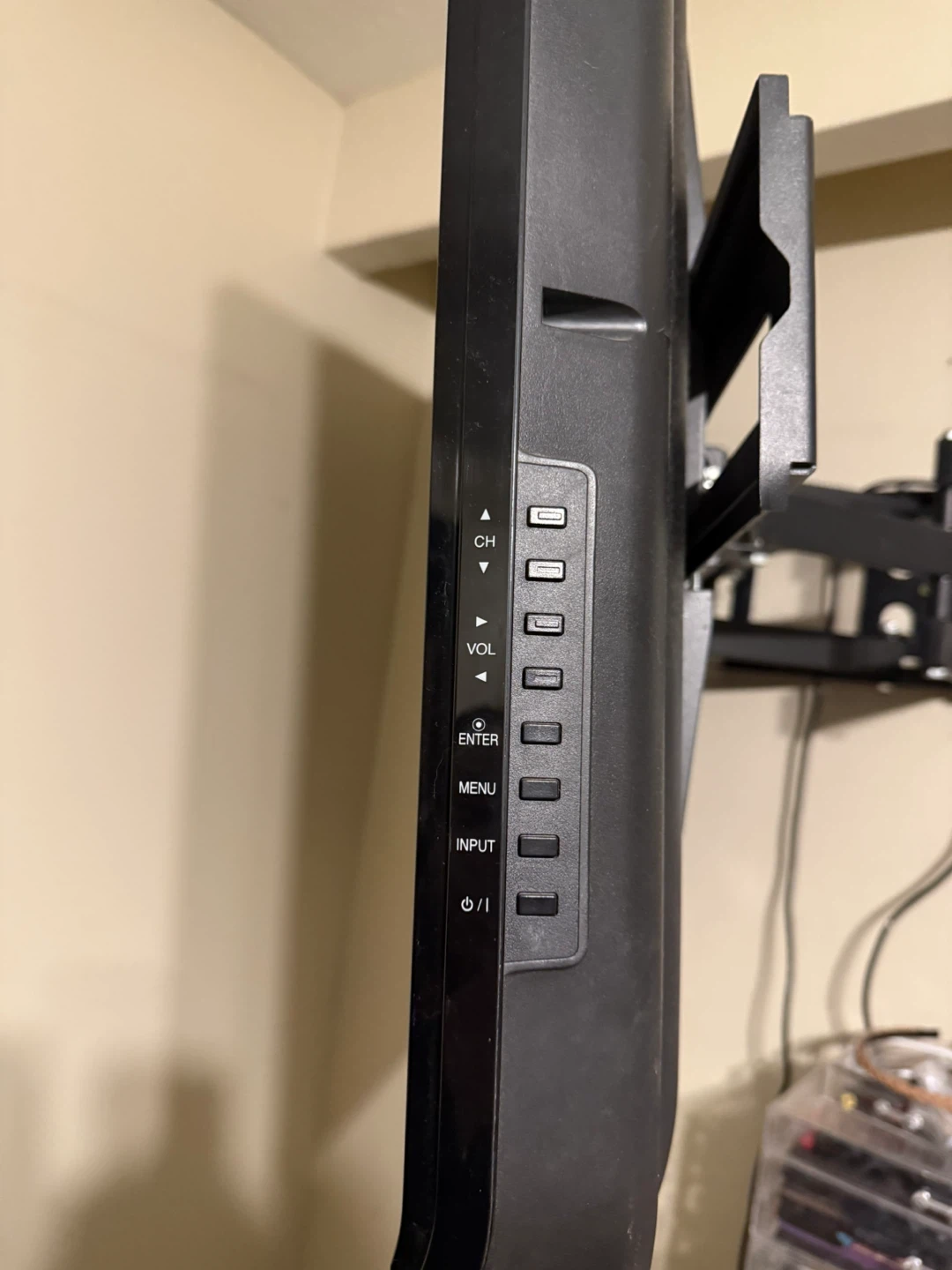 LG 42-inch LCD TV - photo 2