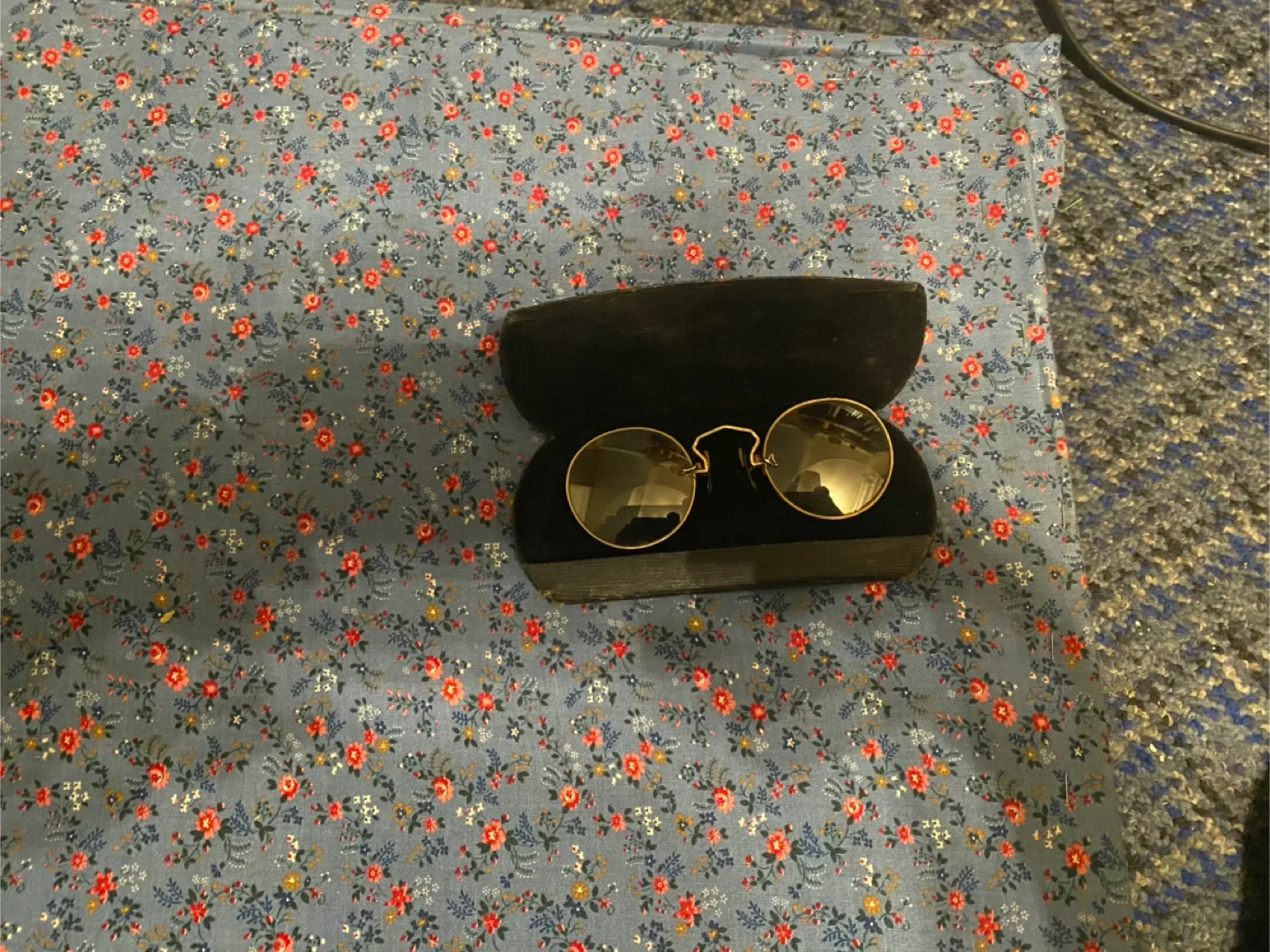 Vintage Round Sunglasses image indicator(2)