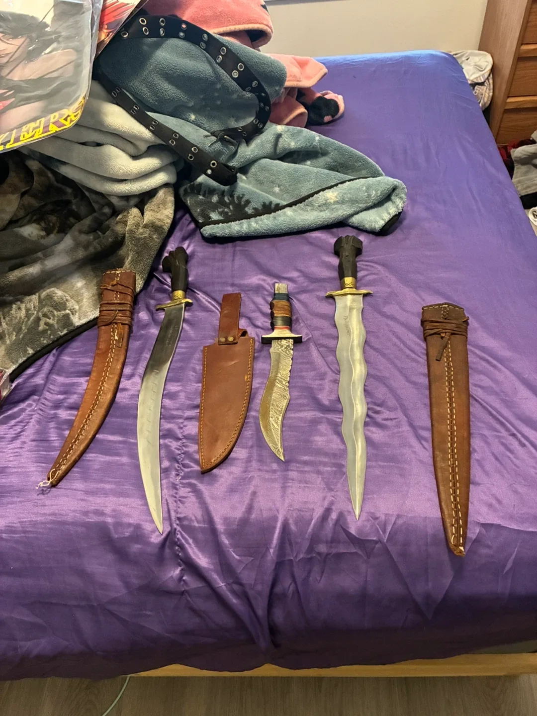 Multiple items for sale image indicator(6)