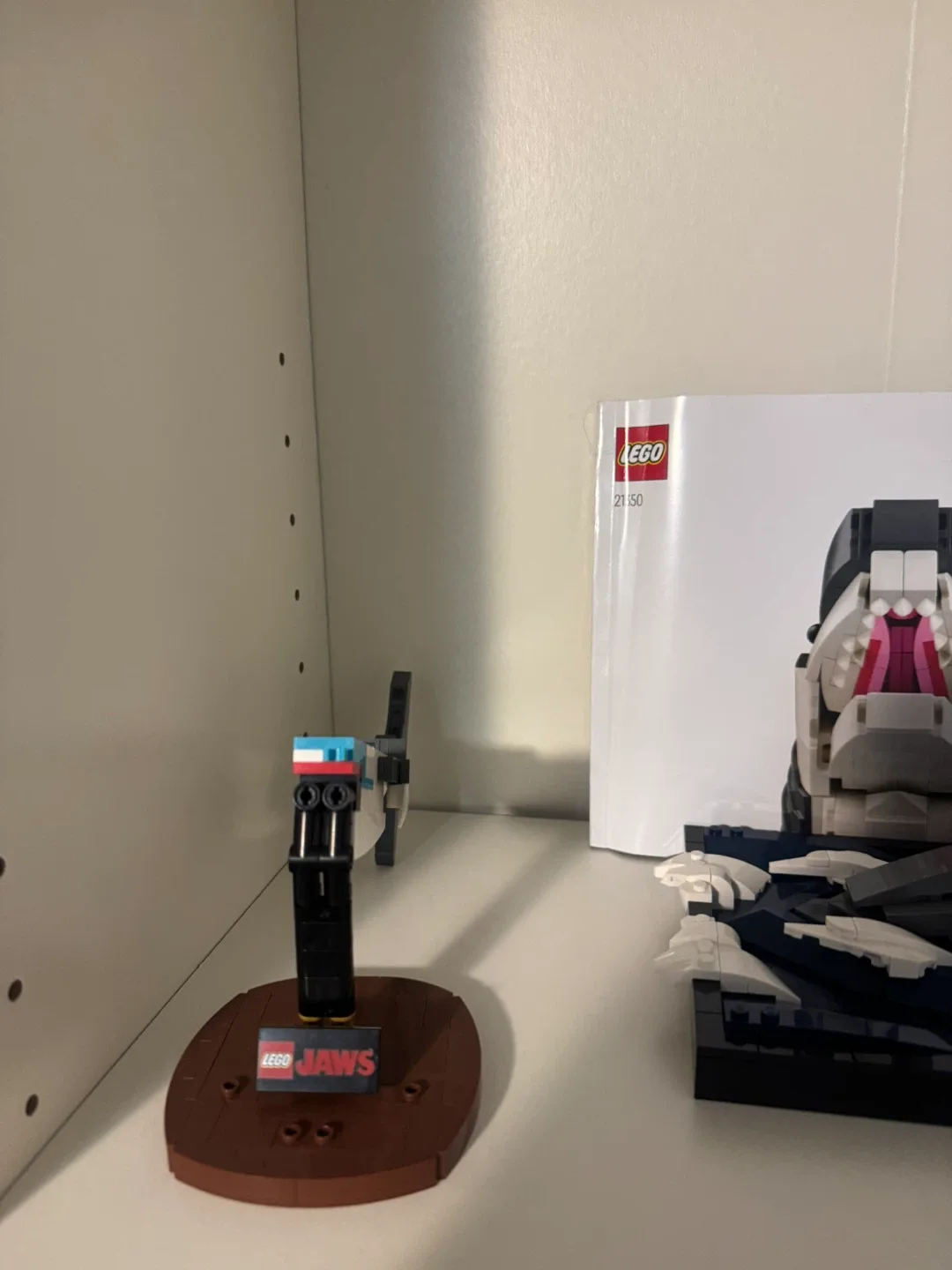 LEGO Jaws Diorama (21350) image indicator(2)