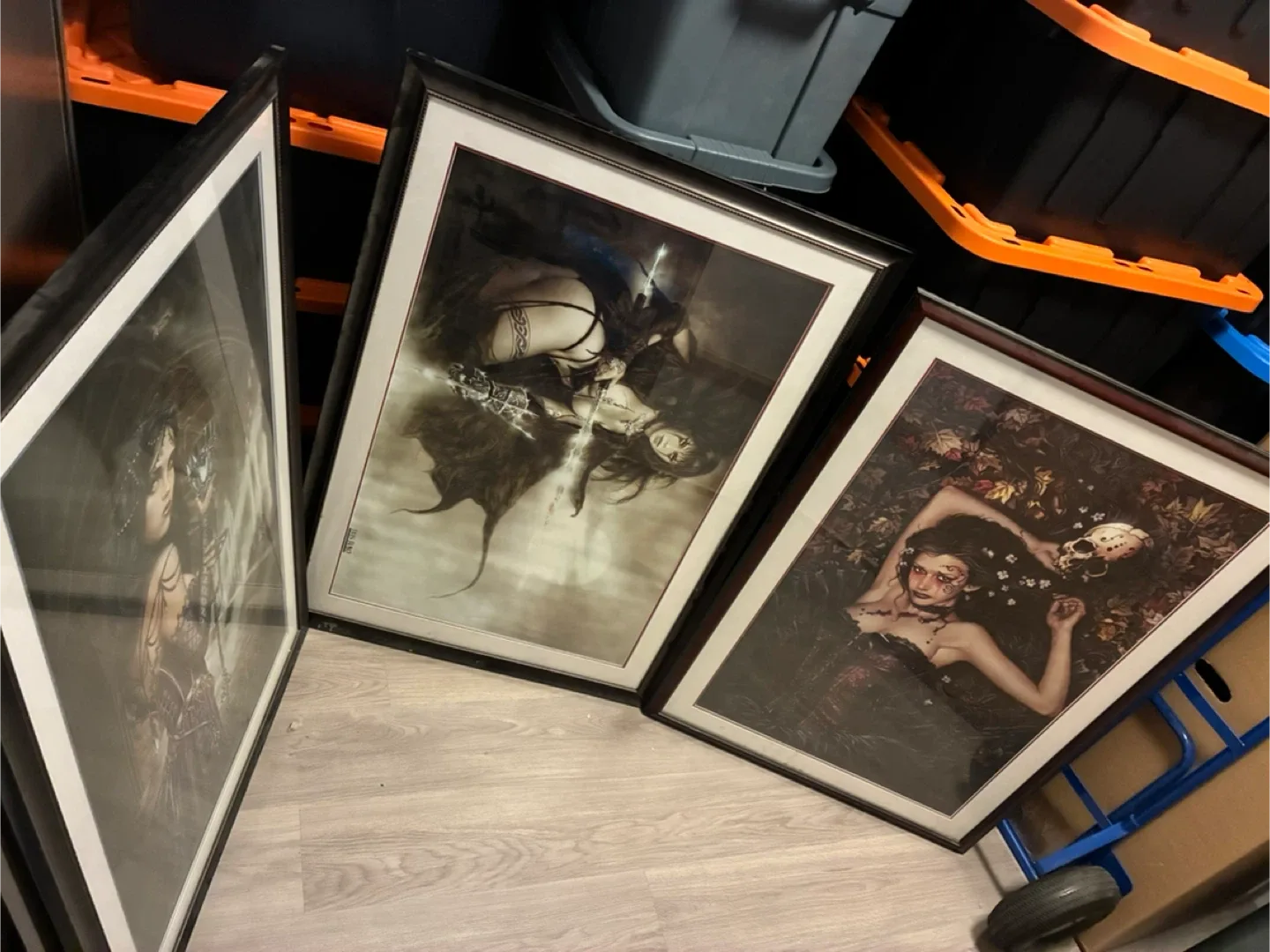 Multiple items for sale image indicator(6)