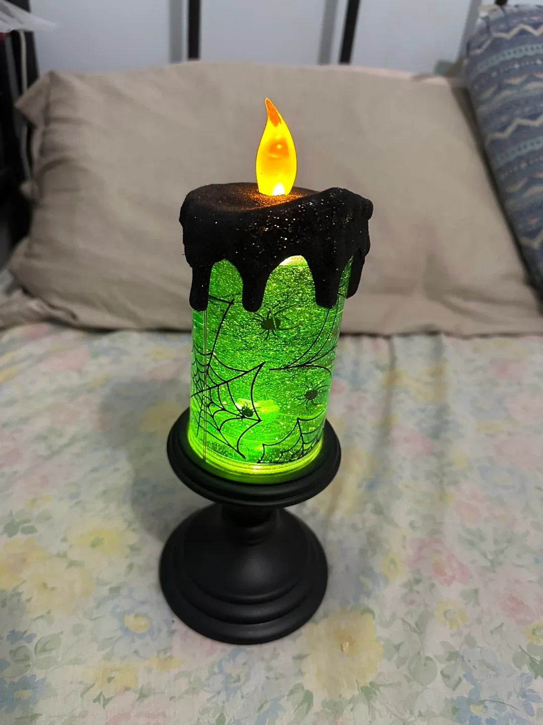 Halloween Green Glitter Candle with Spiderwebs image indicator(2)