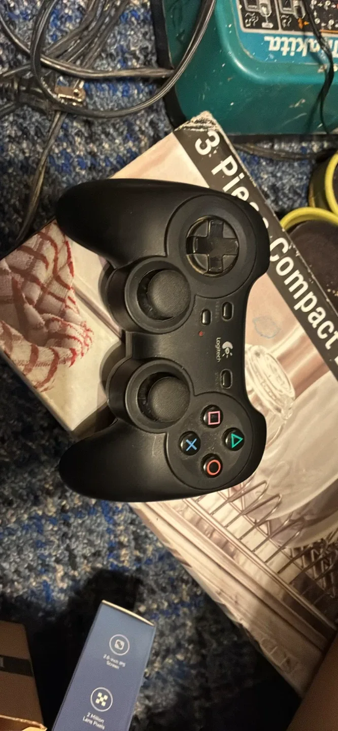 Logitech Wireless Gamepad thumbnail