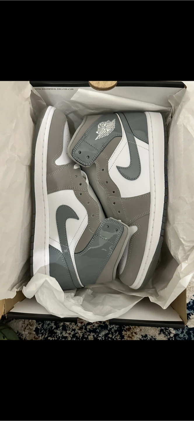 Air Jordan 1 Mid SE White/Cool Grey - Size 10 - photo 3
