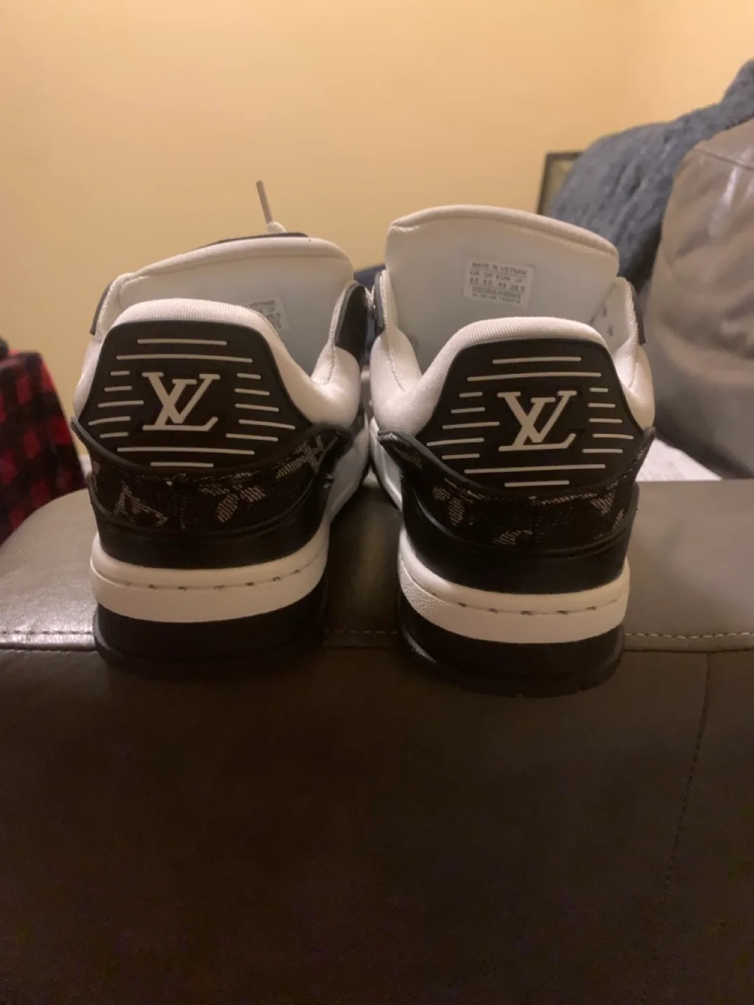 Louis Vuitton Trainer Sneaker image indicator(3)