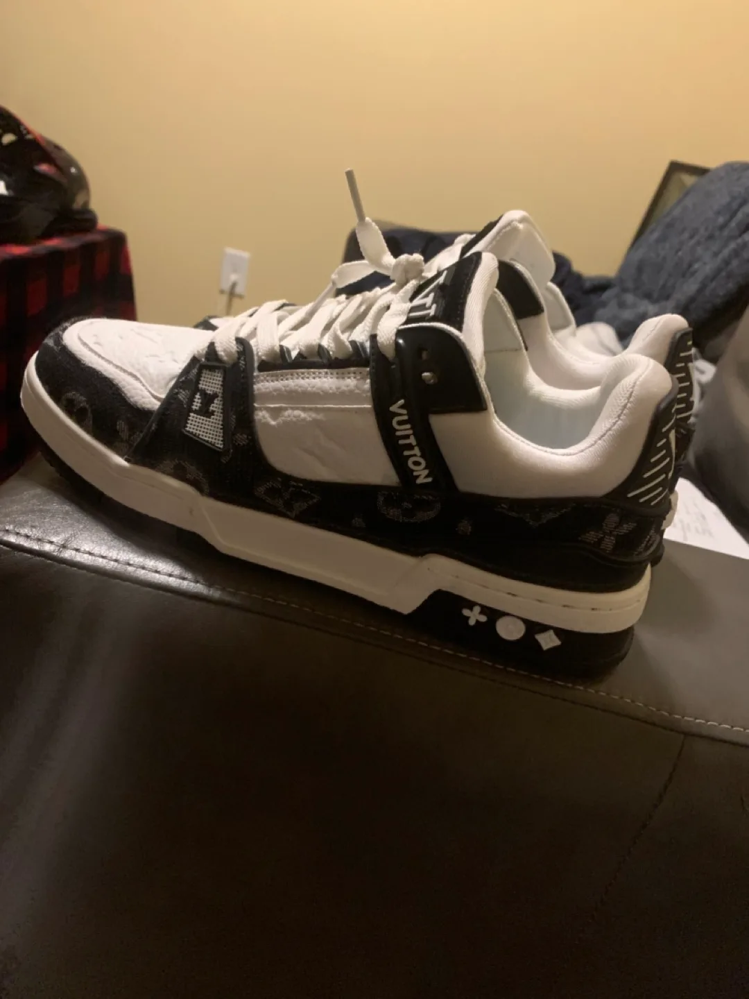 Louis Vuitton Trainer Sneaker image indicator(2)