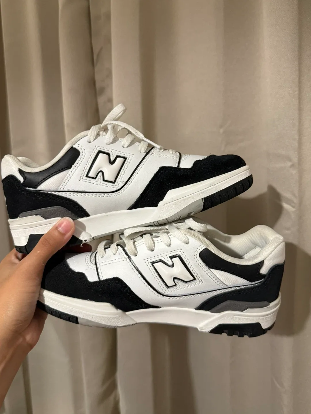 New Balance 550 White/Black Sneakers image indicator(2)