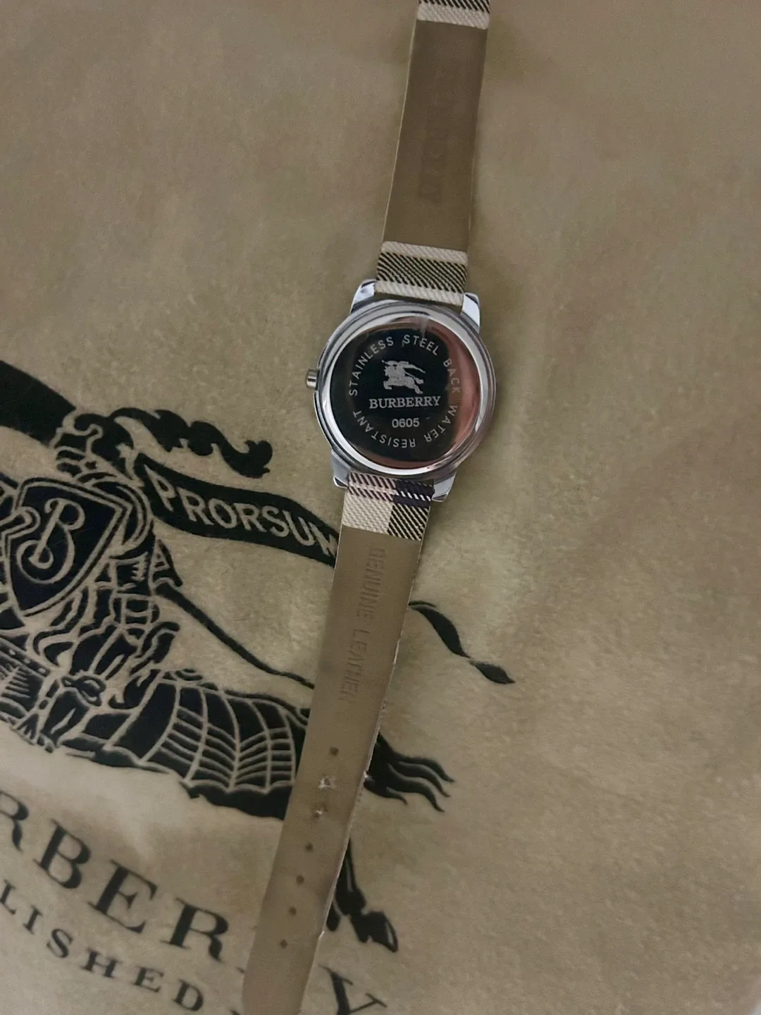 Burberry Swiss made watch leather strap image indicator(3)