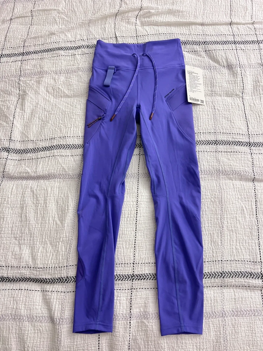 Lululemon Cargo Super-High-Rise Hiking Tight 25" - Size 4 image indicator(2)