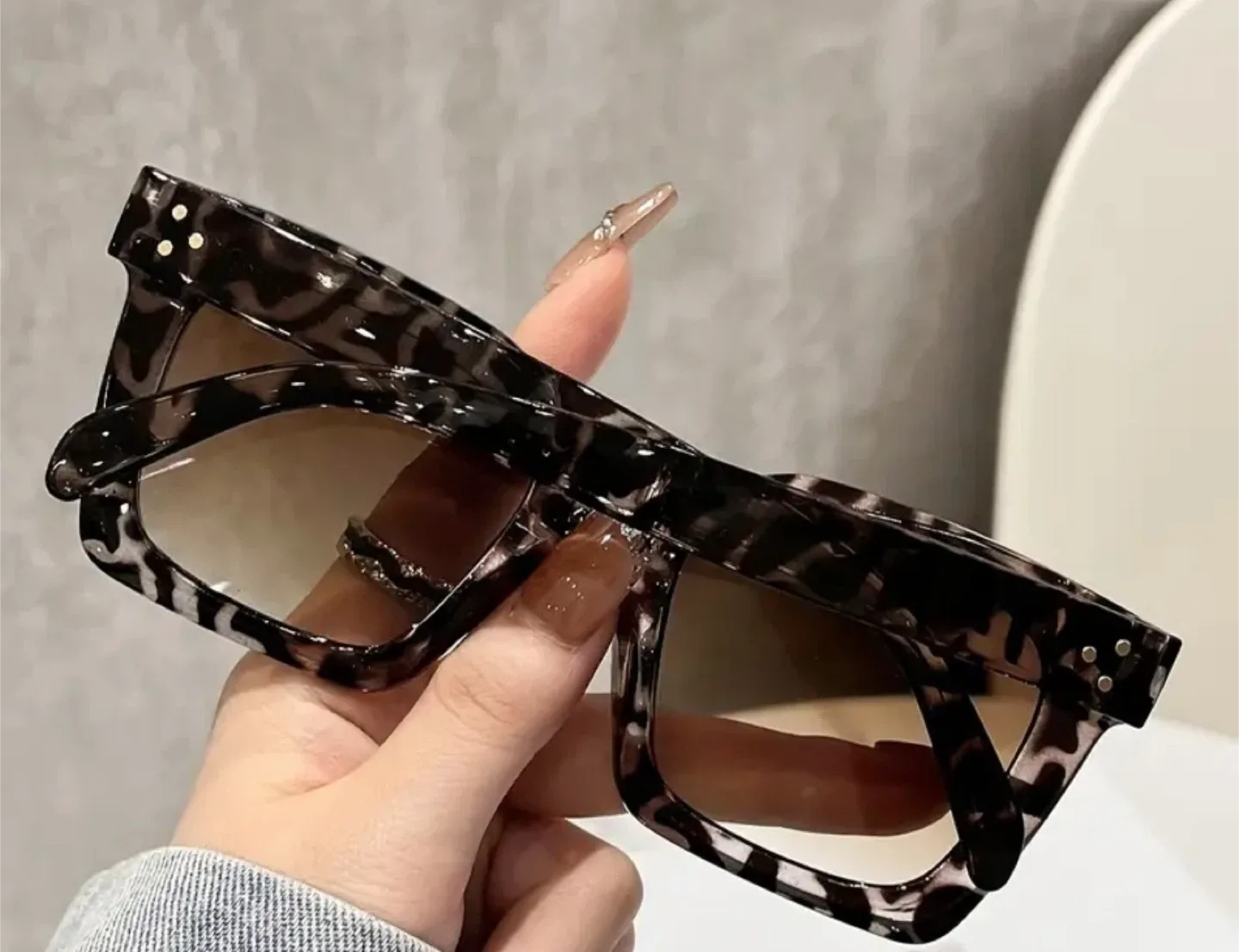 Leopard Print Sunglasses image indicator(2)