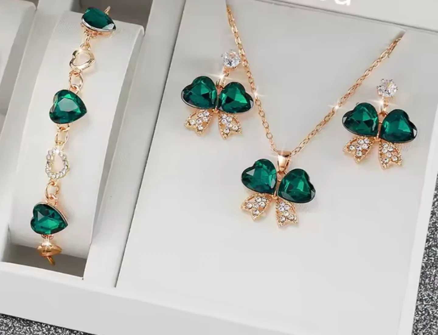 Emerald Green Clover Jewellery Set thumbnail