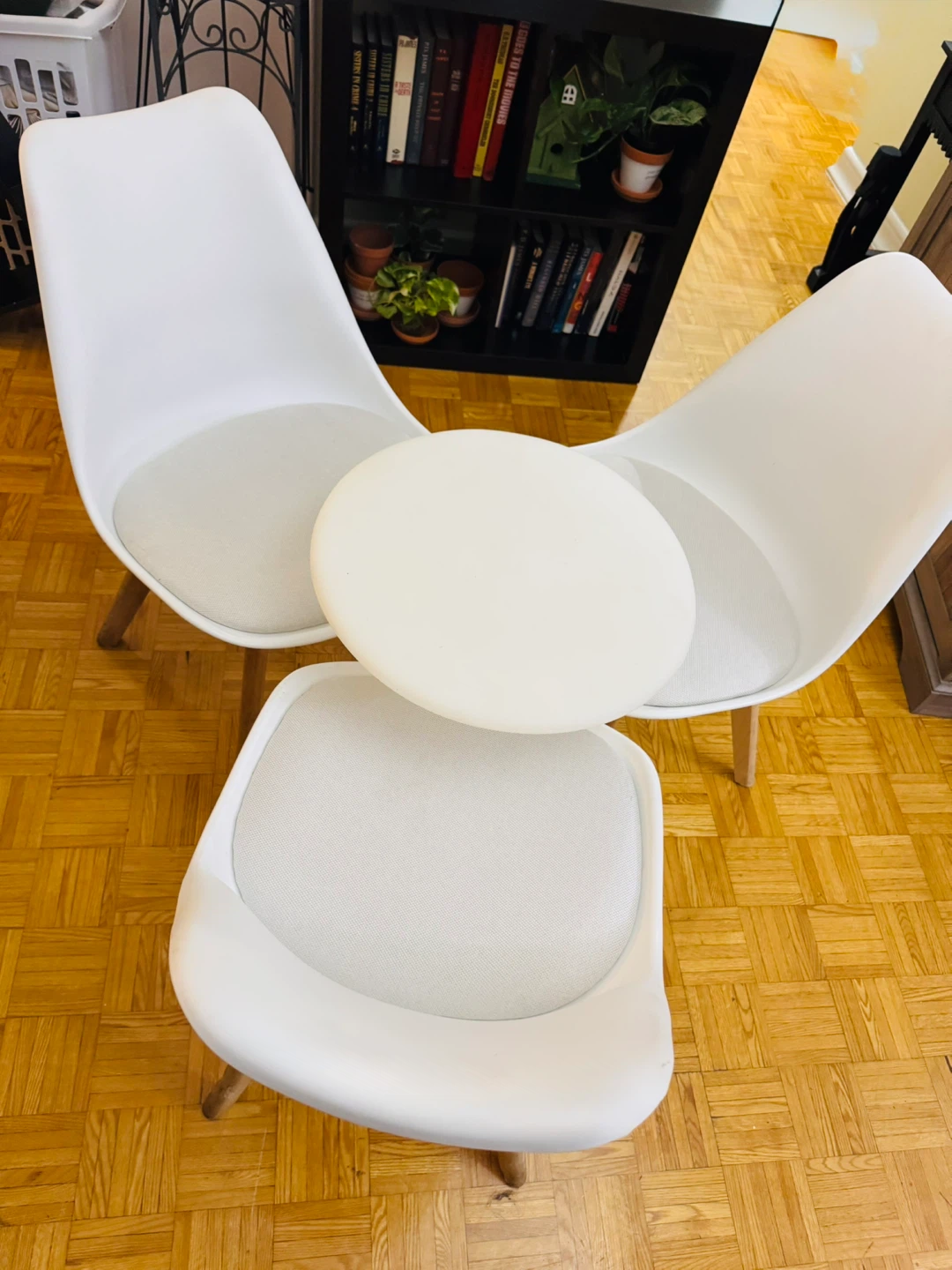 White Round Dining Table with 3 Chairs - photo 2