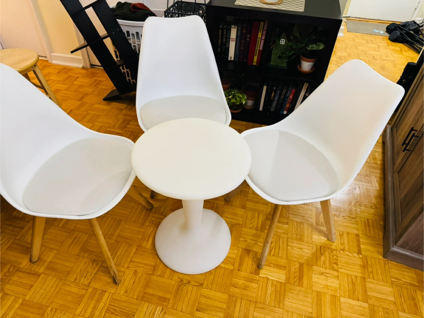 White Round Dining Table with 3 Chairs - photo 3