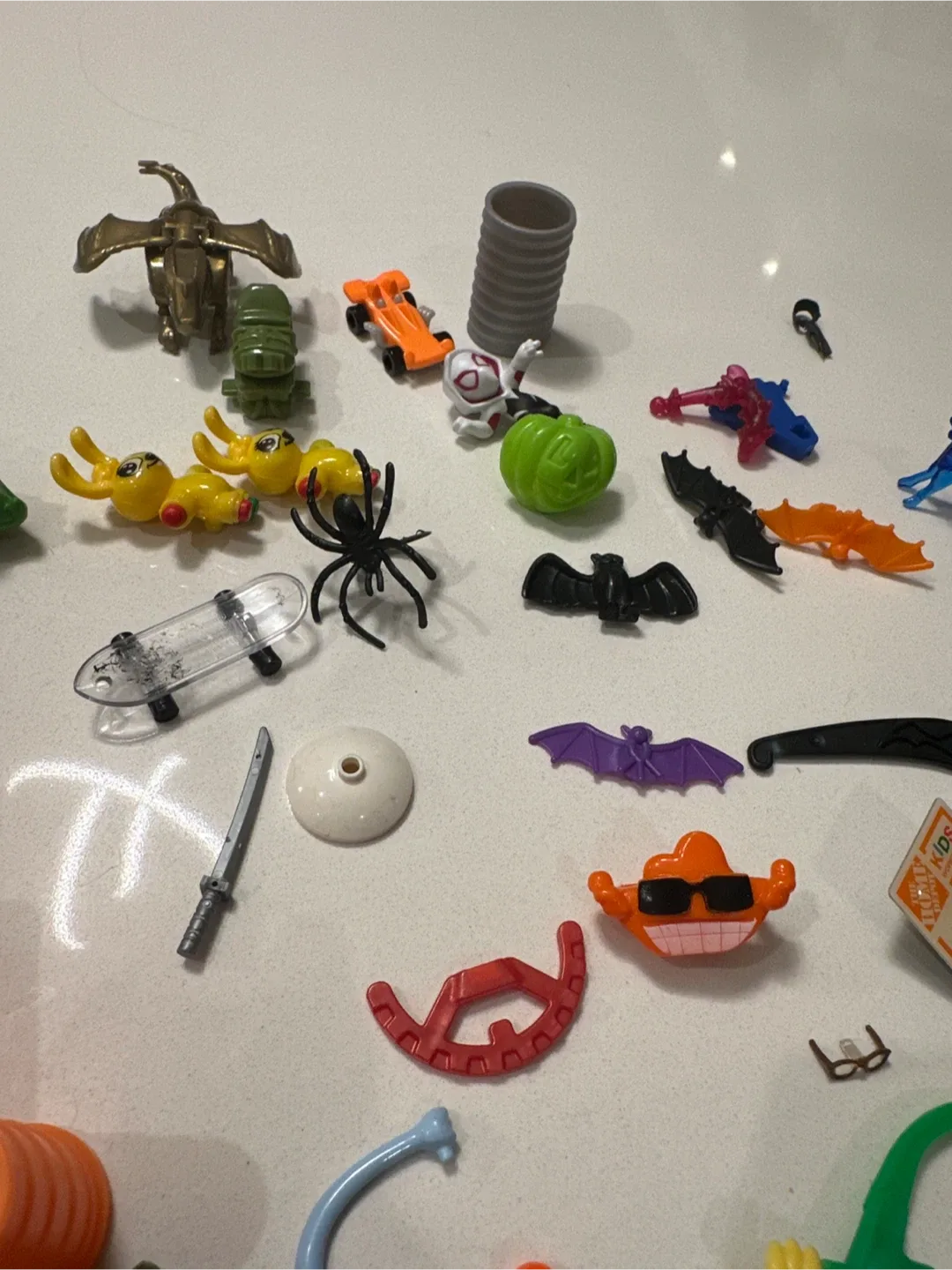 Assorted Kinder Surprise Toys image indicator(2)