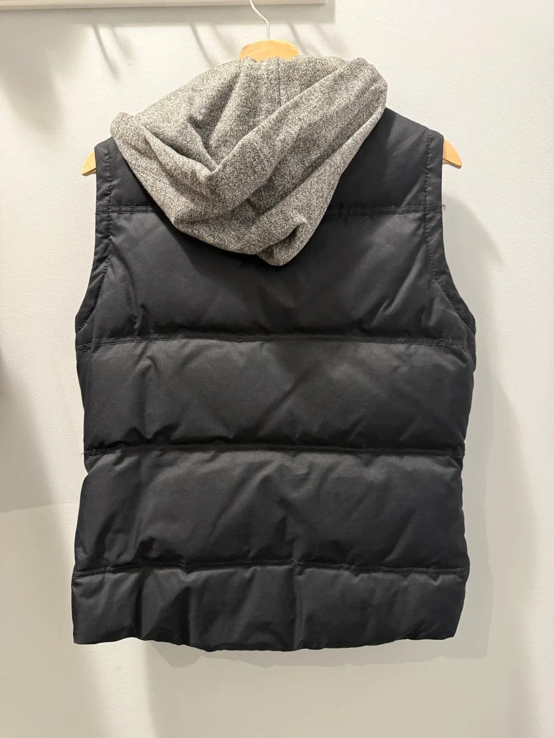 Roots Canada Black Puffer Vest with Hood - Small image indicator(3)