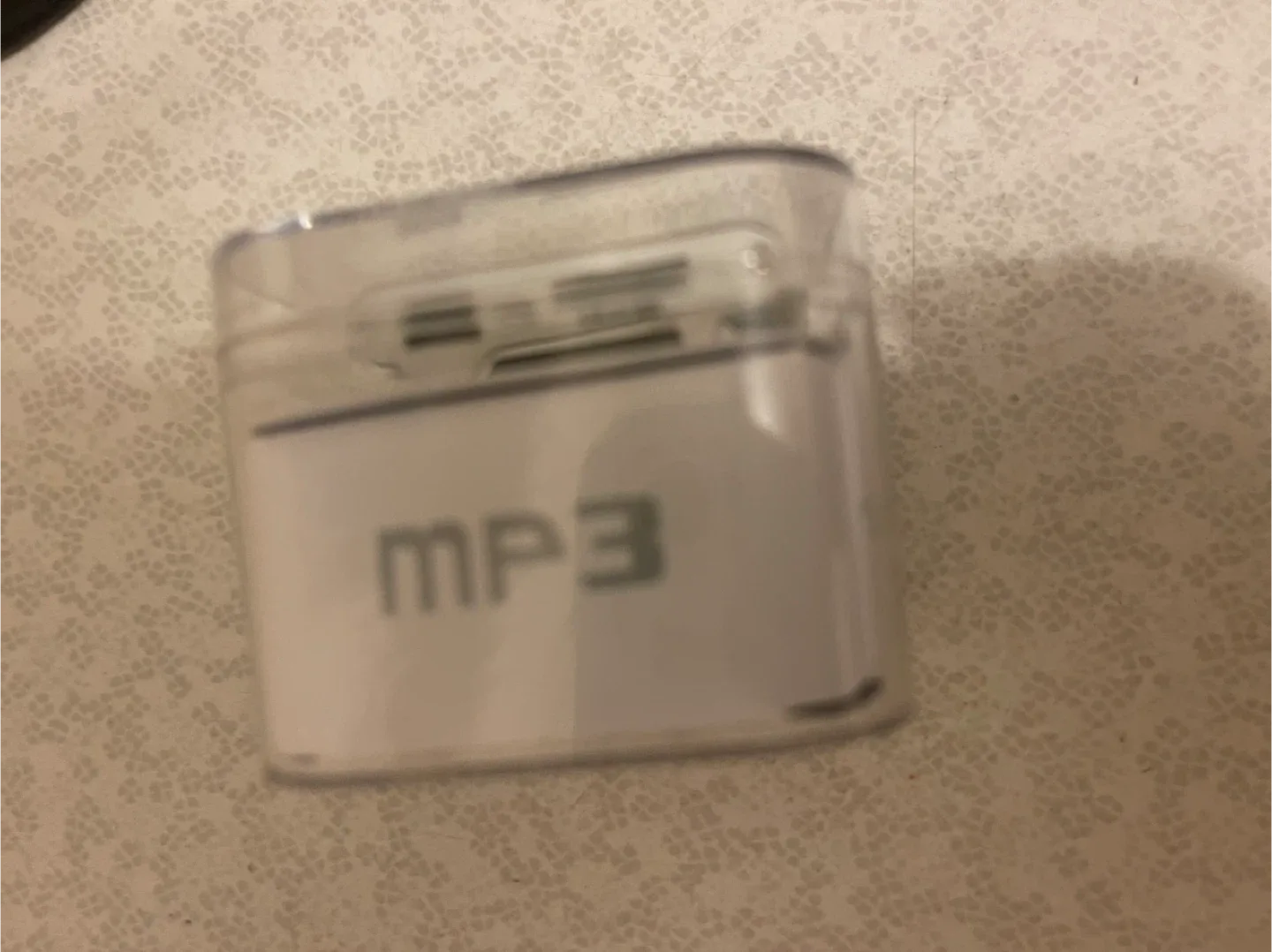 Apple iPod Shuffle MP3 Player and ear bugs image indicator(2)