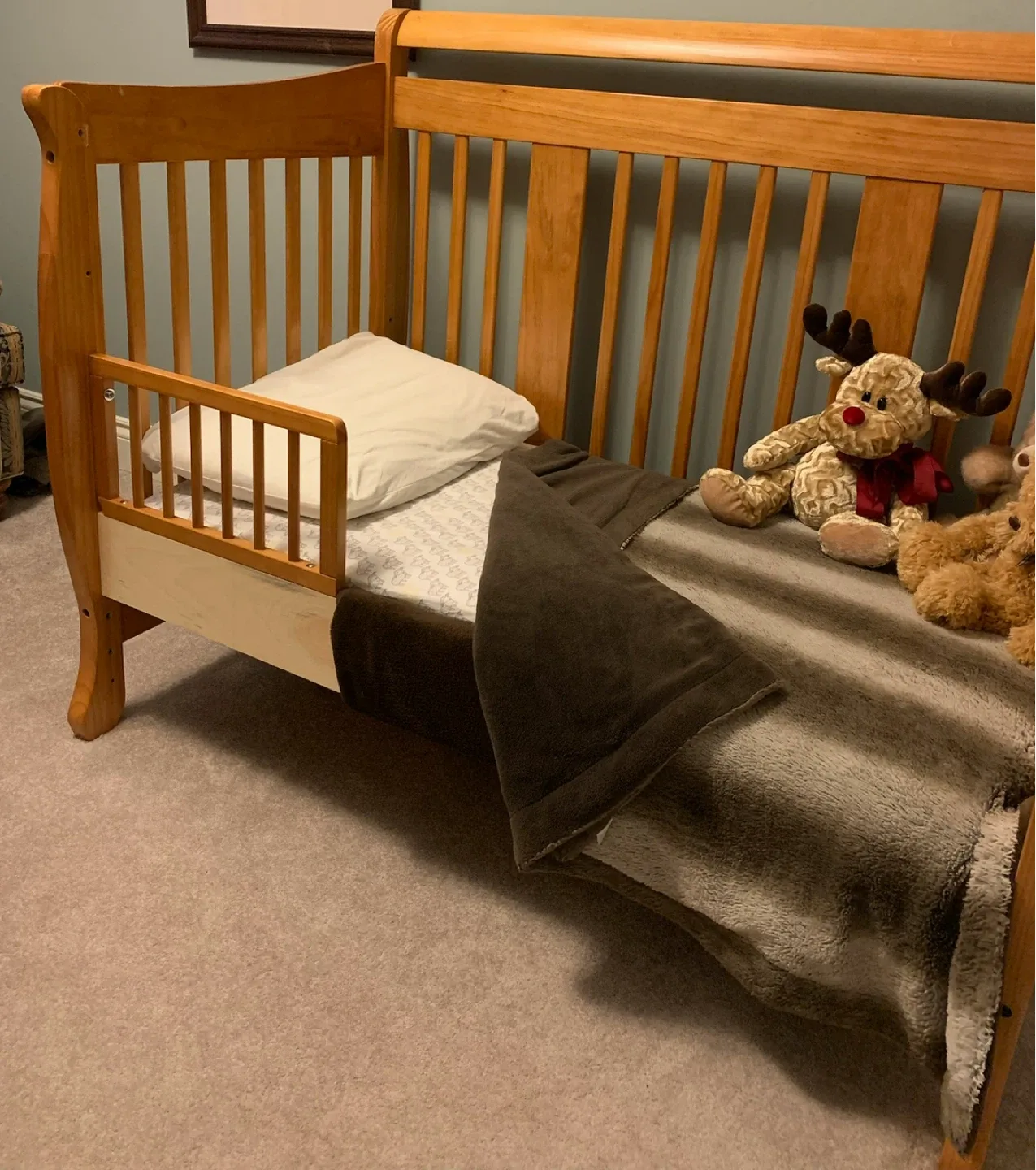 Crib / toddler bed with mattress