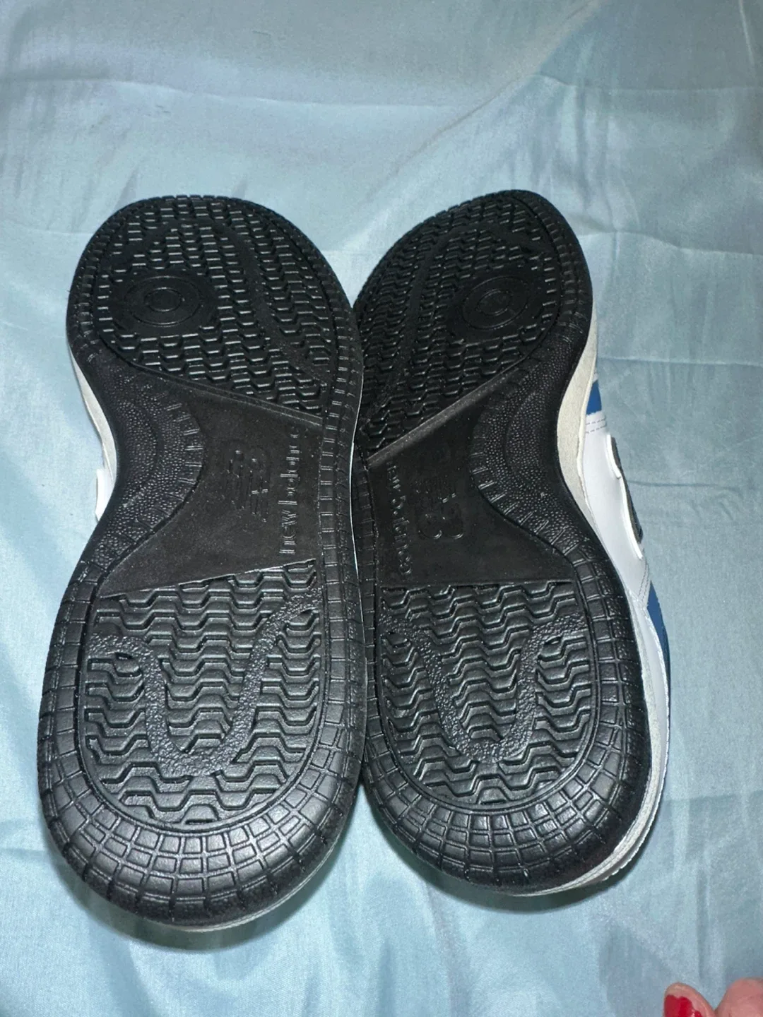 Brand new Boys New Balance Size 5 image indicator(3)