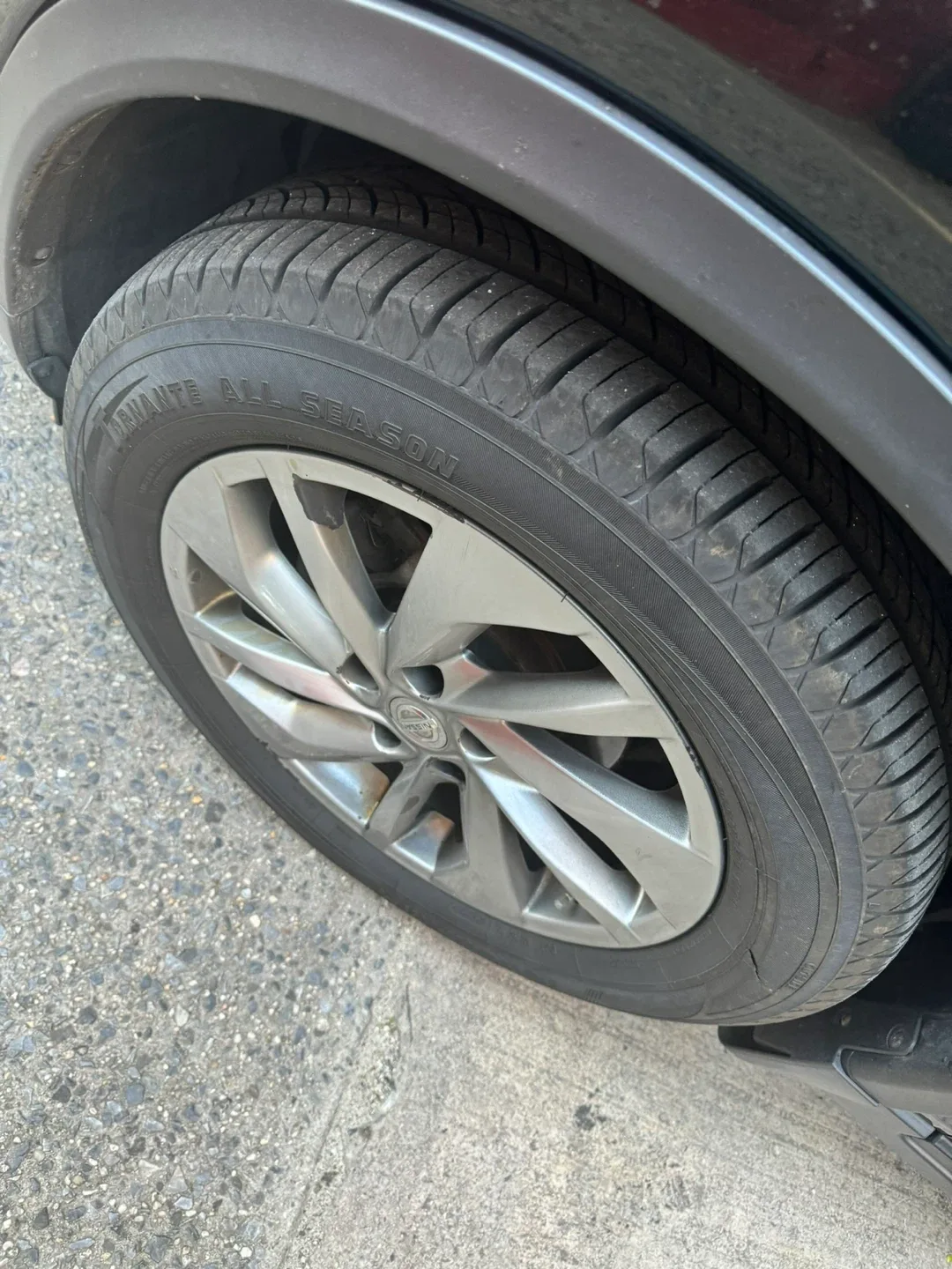 Black Nissan Rogue SUV image indicator(2)