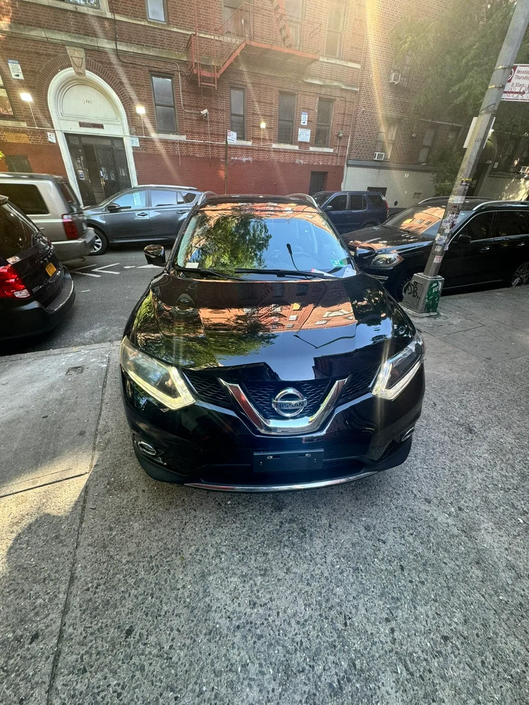 Black Nissan Rogue SUV image indicator(3)