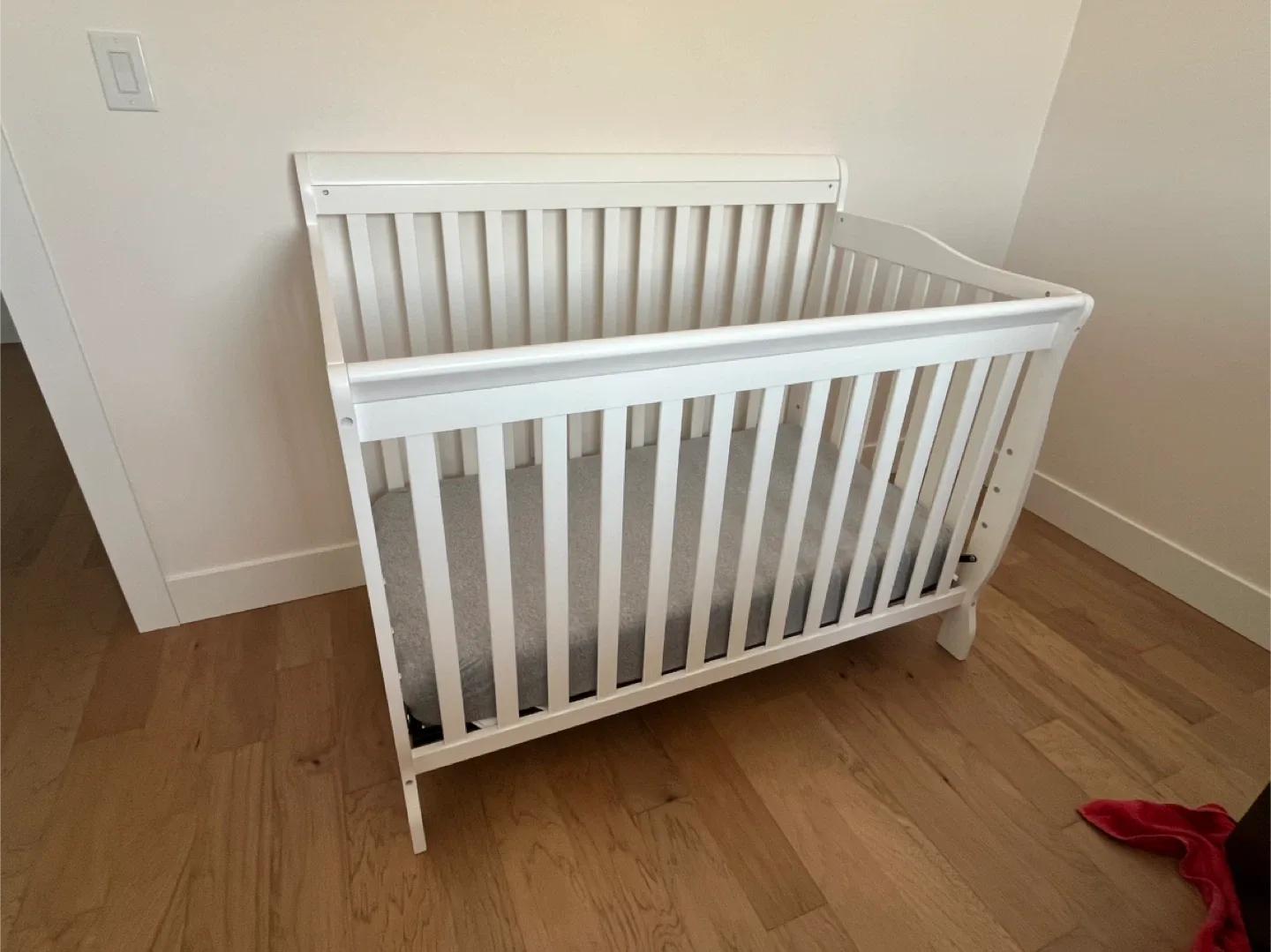 Crib / toddler bed with mattress