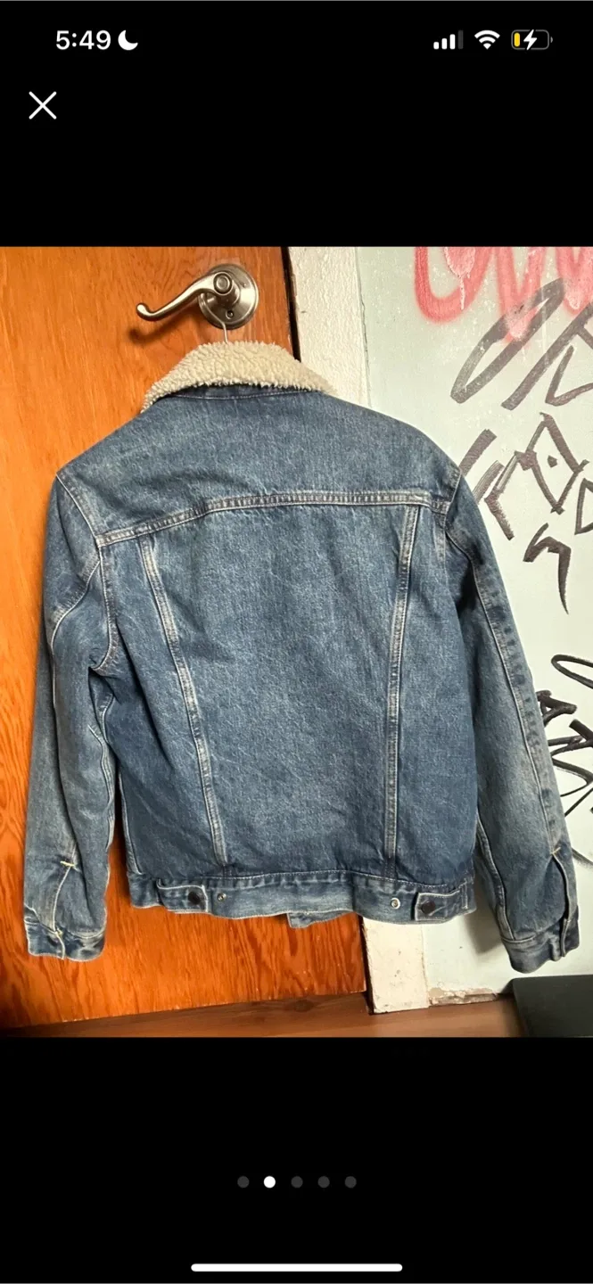 Levi's Sherpa Trucker Jacket - Size S image indicator(2)