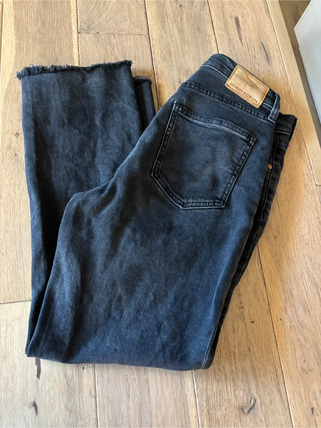 Denim Forum Arlo High Rise Straight Jeans - Size 26 image indicator(4)