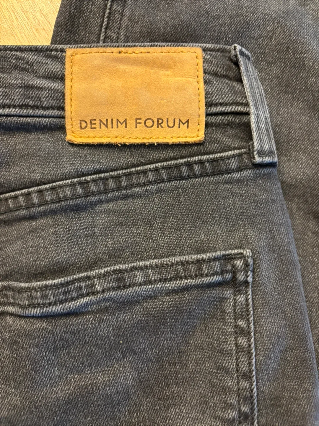 Denim Forum Arlo High Rise Straight Jeans - Size 26 image indicator(8)