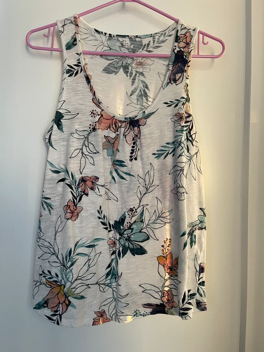 Assorted Women's Tops - Various Brands & Sizes image indicator(5)