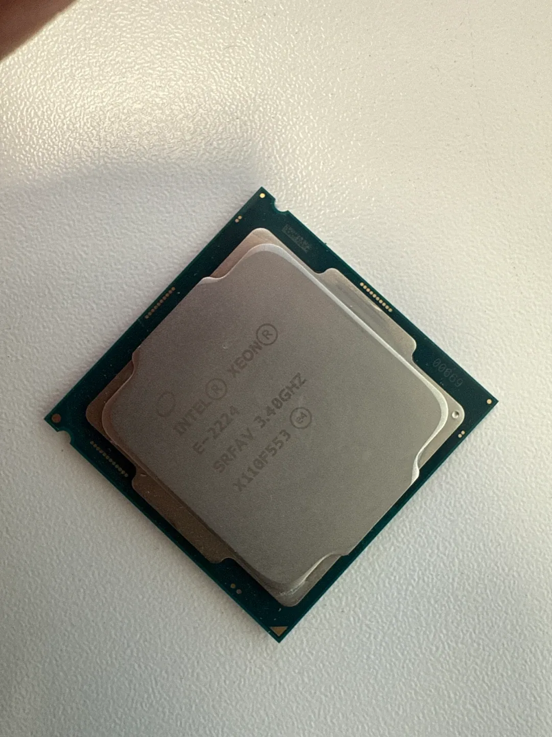 Intel Xeon E-2224 CPU image indicator(2)