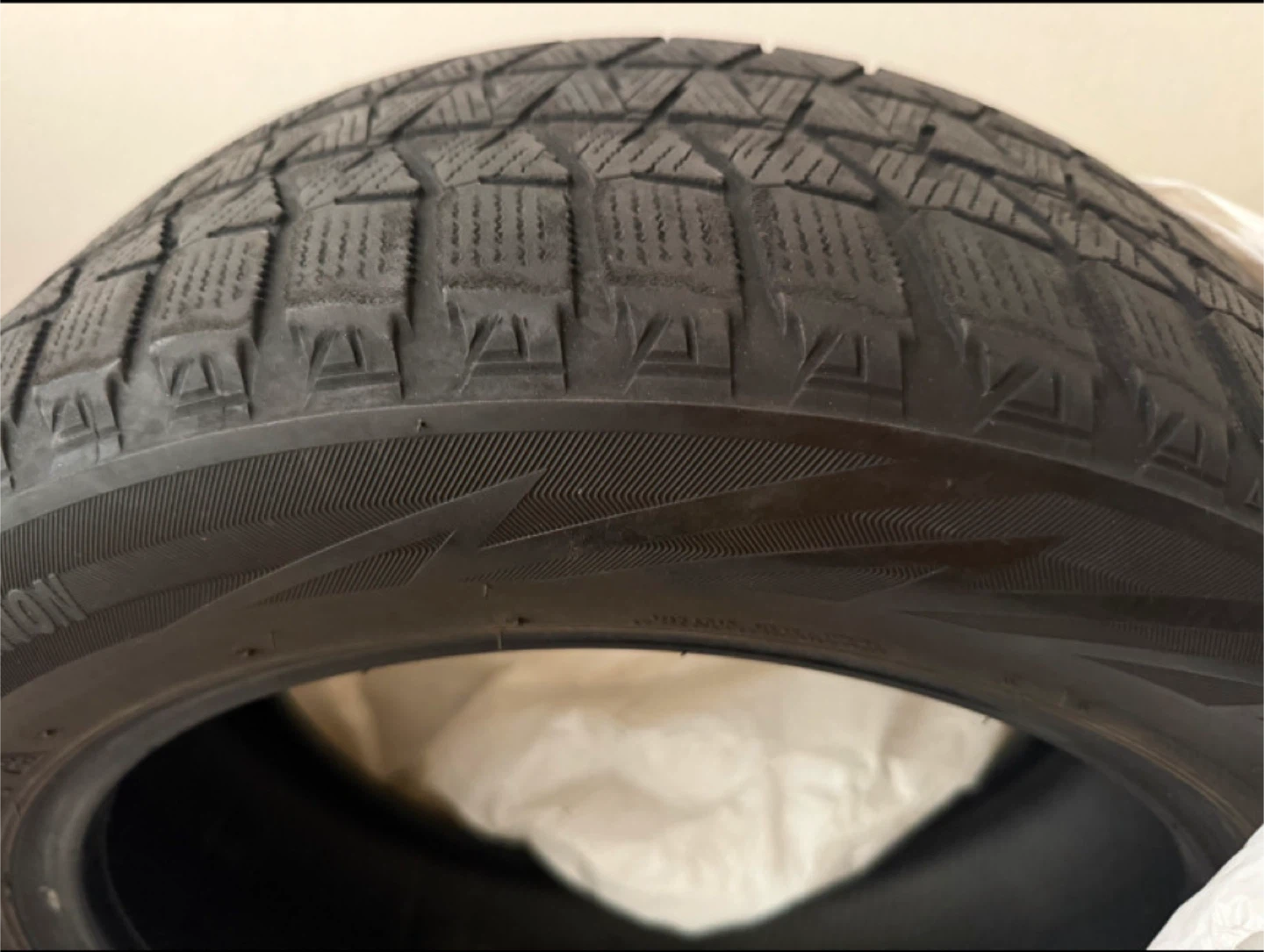 Bridgestone Blizzak WS80 215/60R16 Winter Tire - photo 4