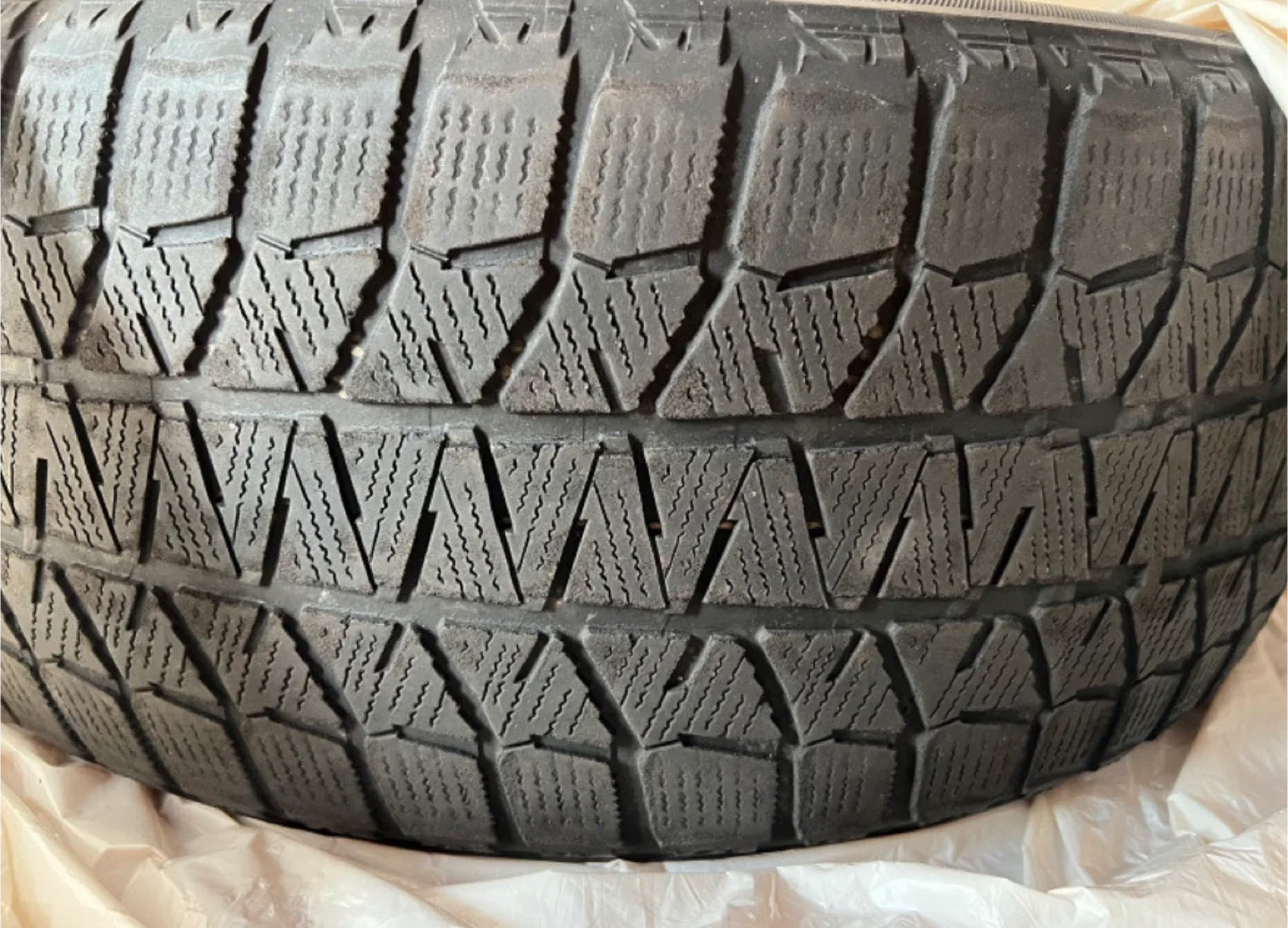 Bridgestone Blizzak WS80 215/60R16 Winter Tire thumbnail