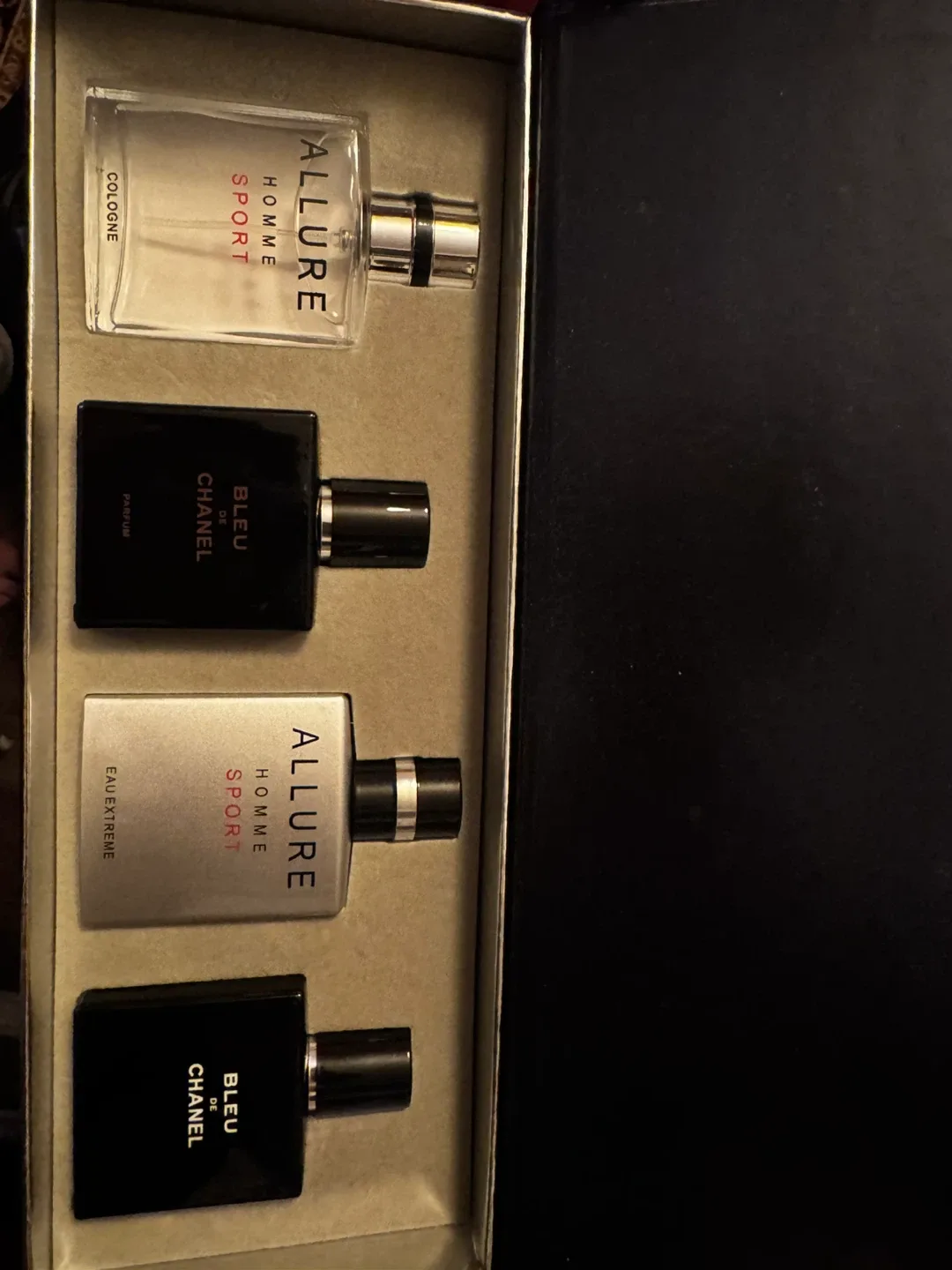 Chanel Colonge set image indicator(2)