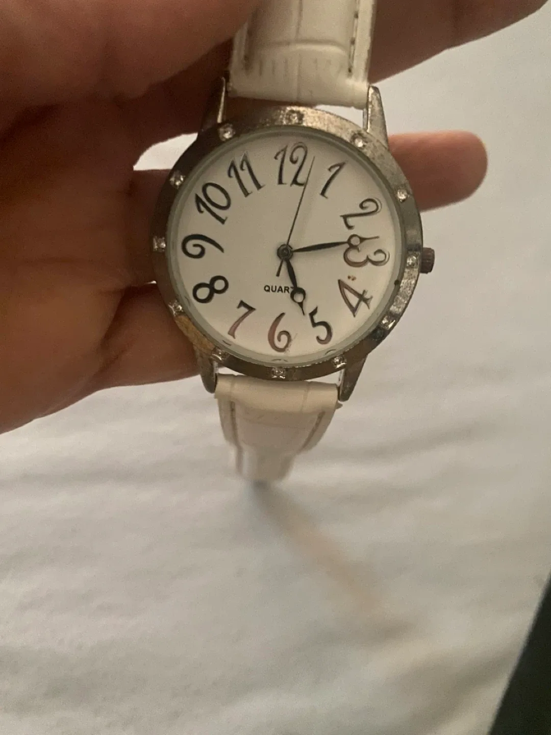 White Quartz Fashion Watch thumbnail