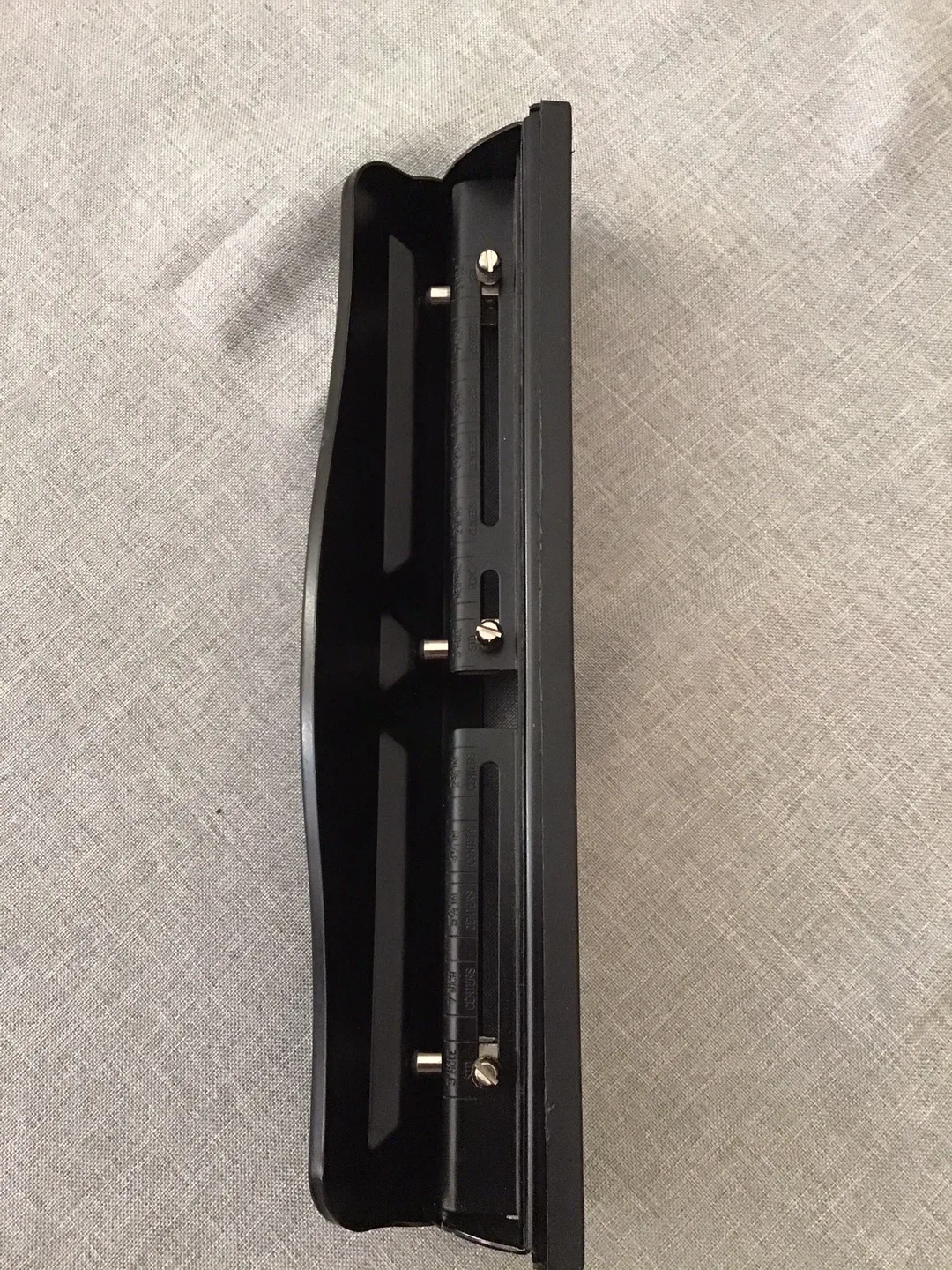 Adjustable 3 Hole Paper Punch image indicator(5)