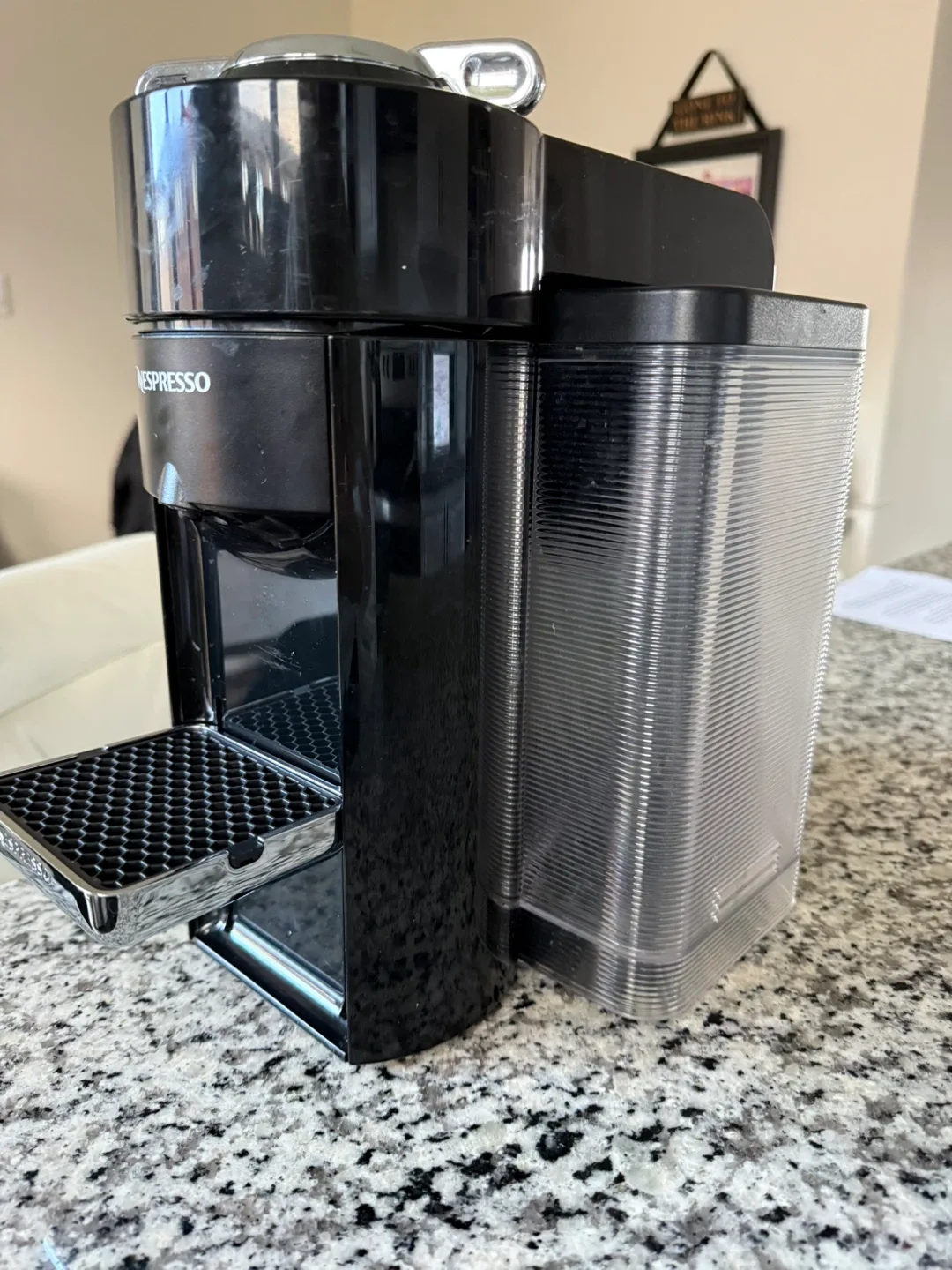 Nespresso Vertuo Next Coffee Machine with Aeroccino image indicator(3)