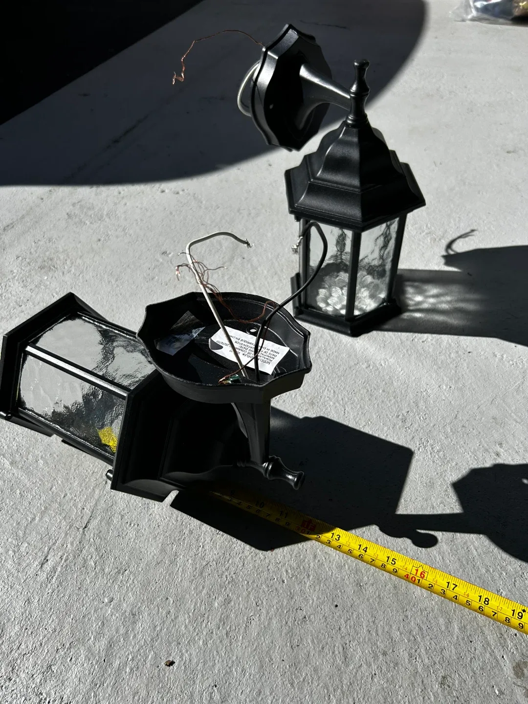 Outdoor Wall Mount Lantern - Black image indicator(3)