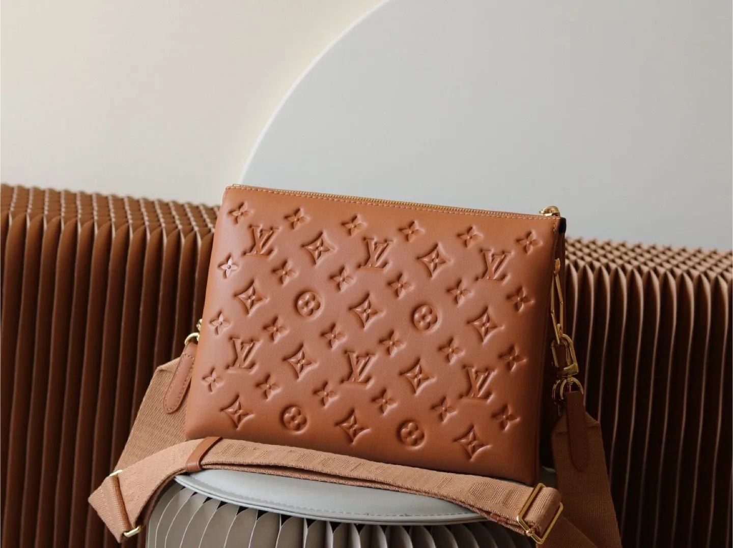 Embossed Leather Bag image indicator(2)