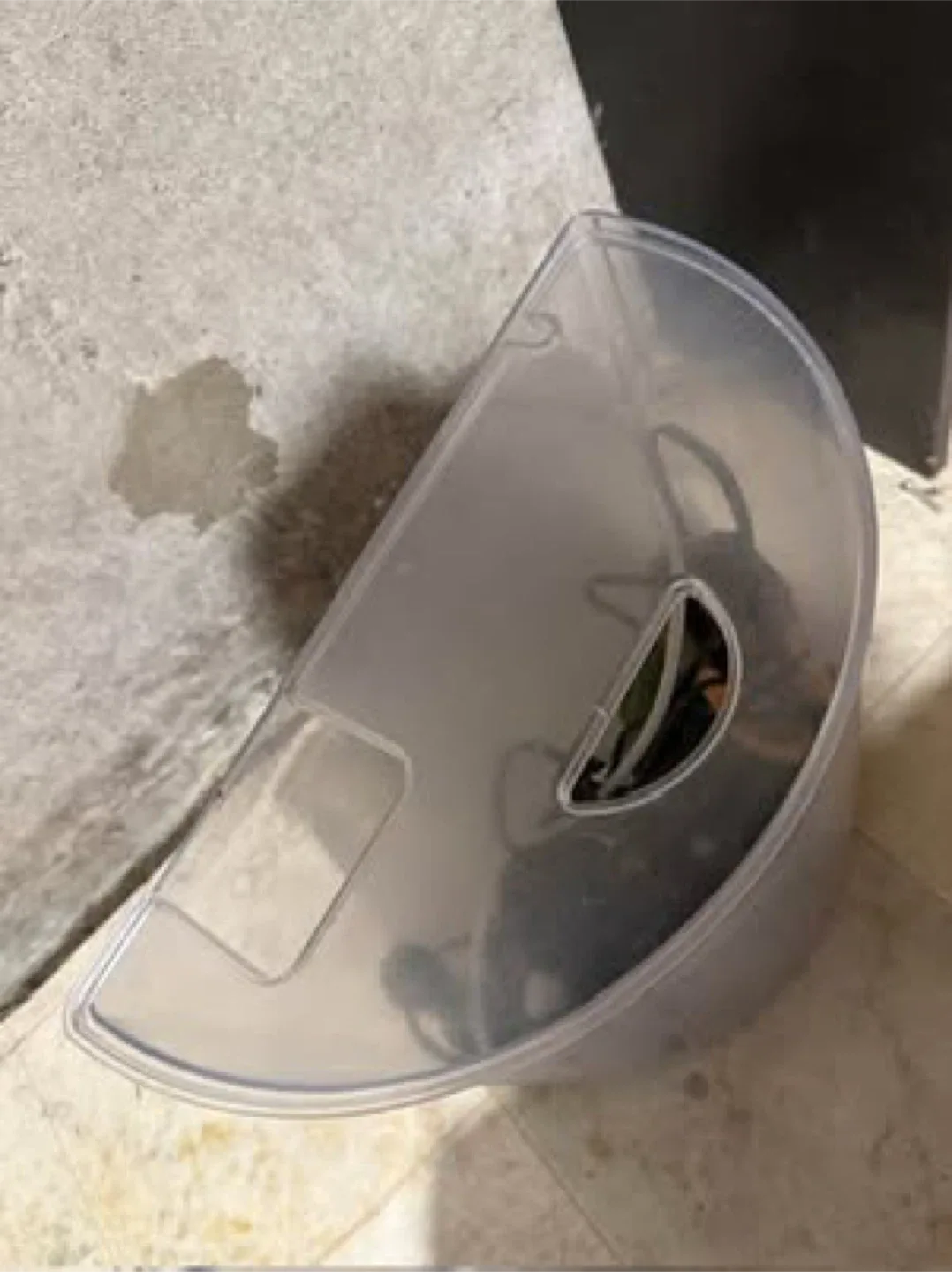 Fish tank with accessories image indicator(3)