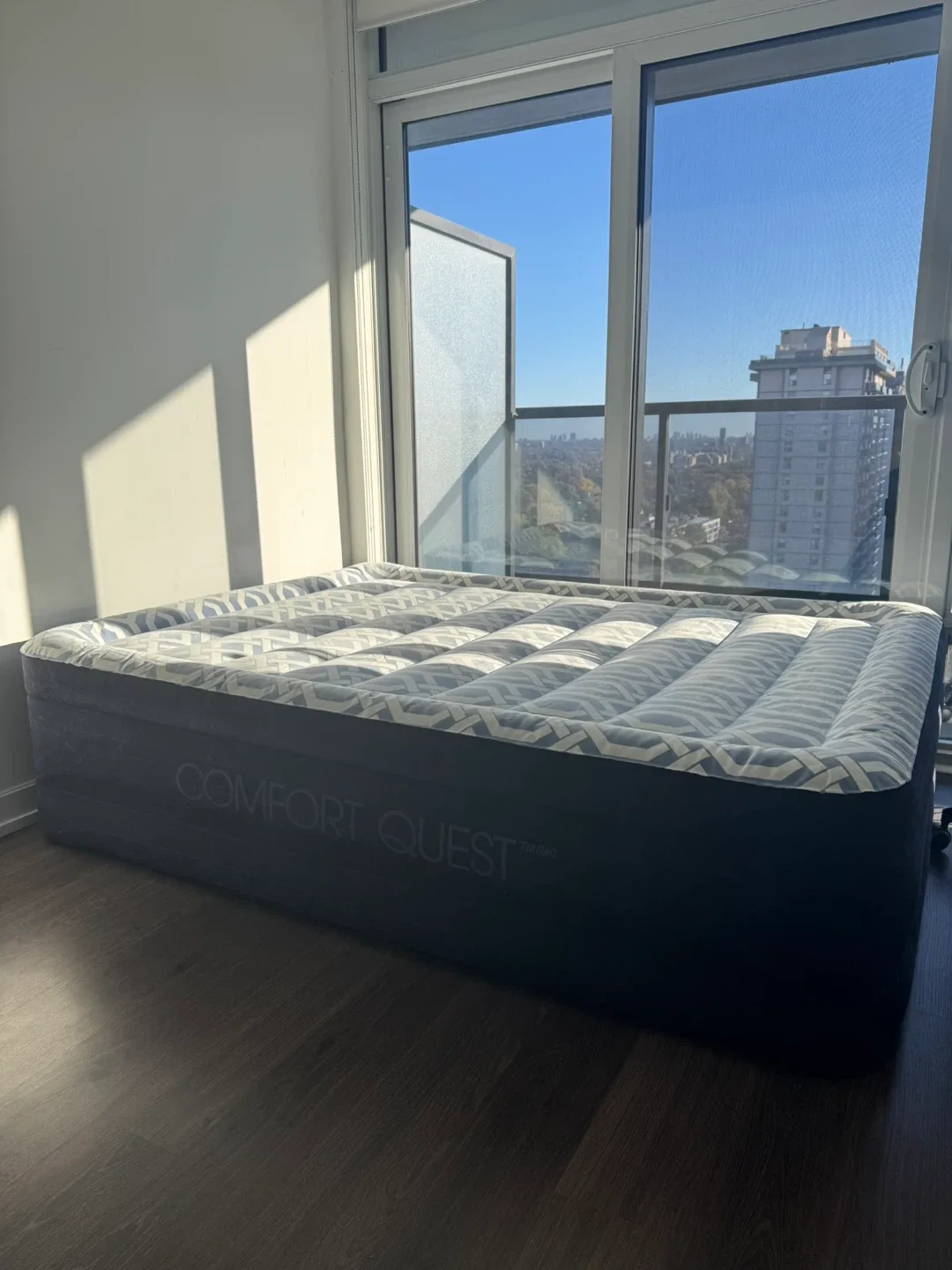 Air Mattress - Queen Size image indicator(2)