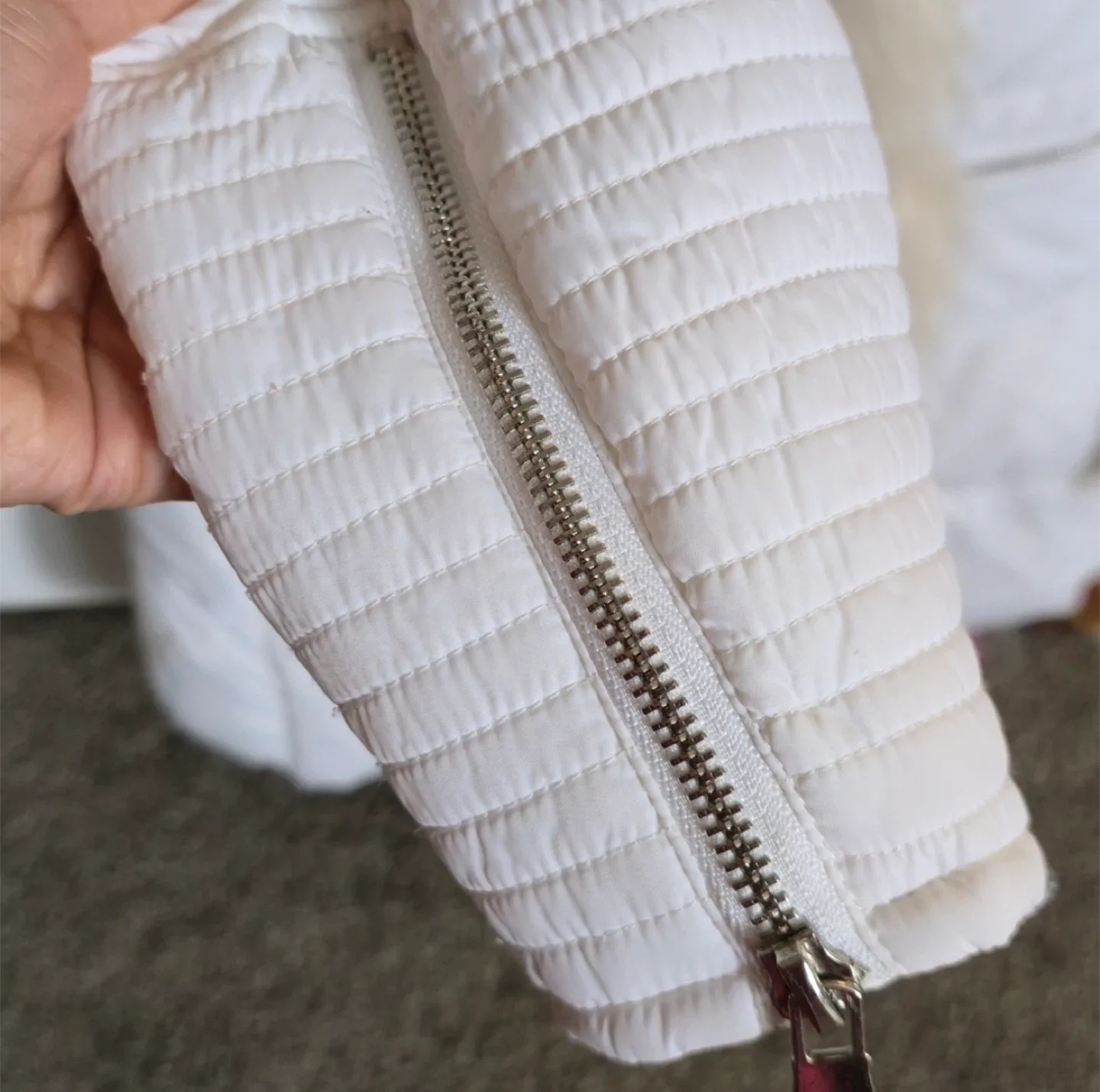 NWOT Y2K Le Chateau White Puffer Winter Coat Faux Fur Trim image indicator(5)