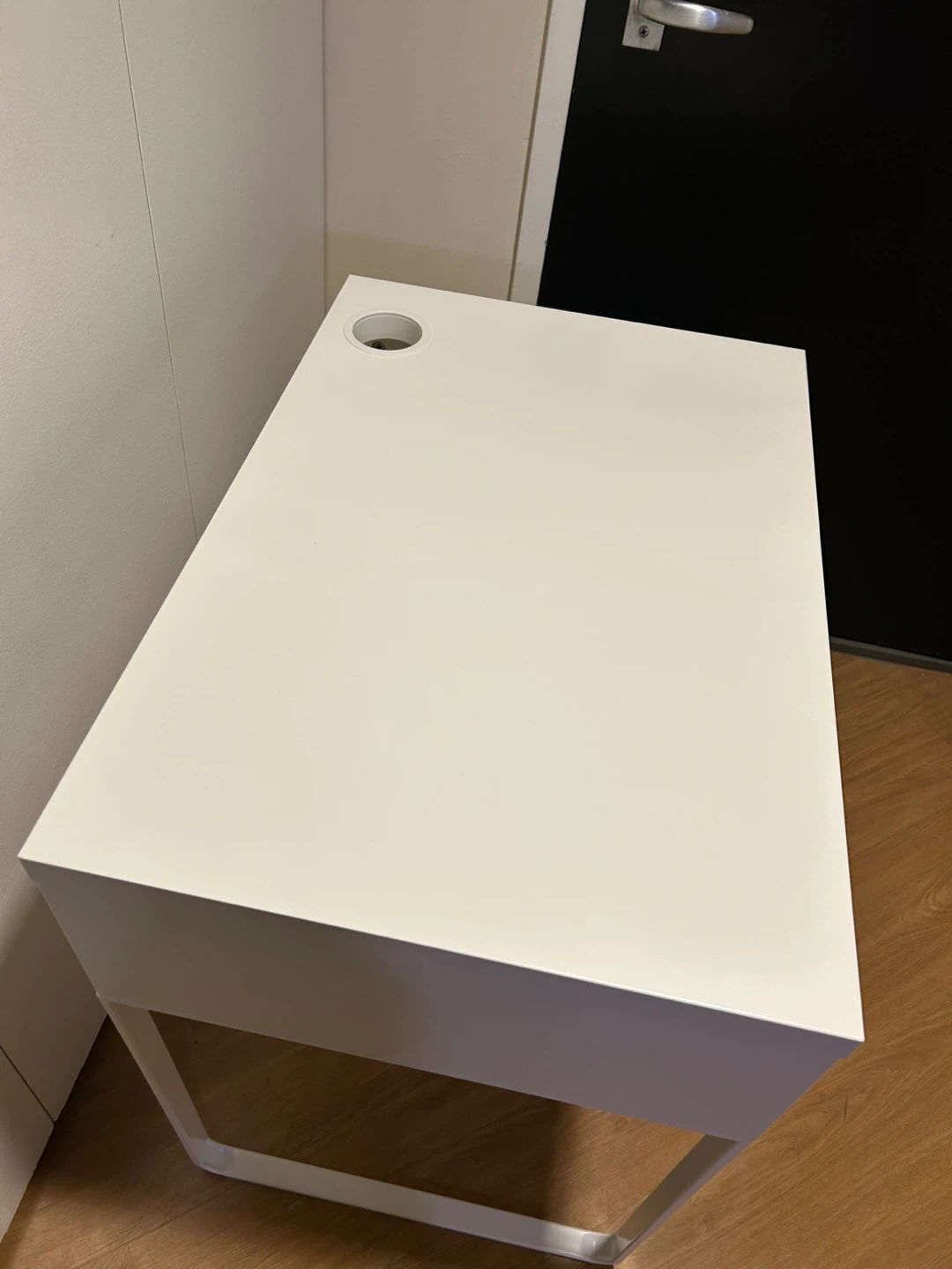 Ikea small White Desk (MICKE) - photo 2